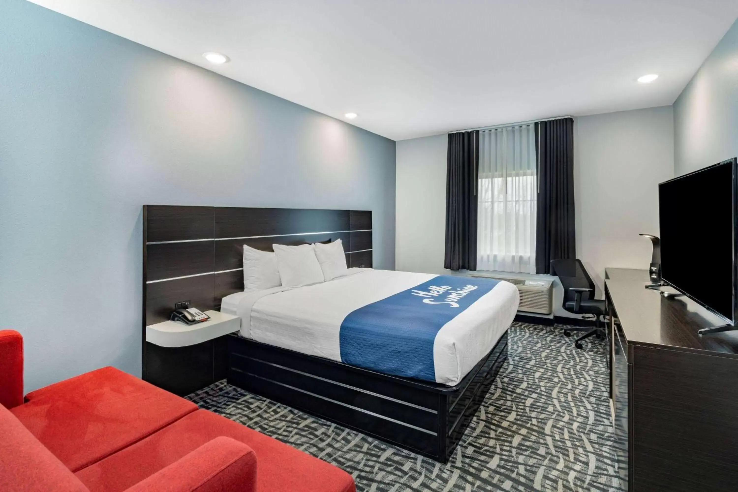 Photo of the whole room, Bed in Days Inn & Suites by Wyndham Horn Lake - Memphis Graceland