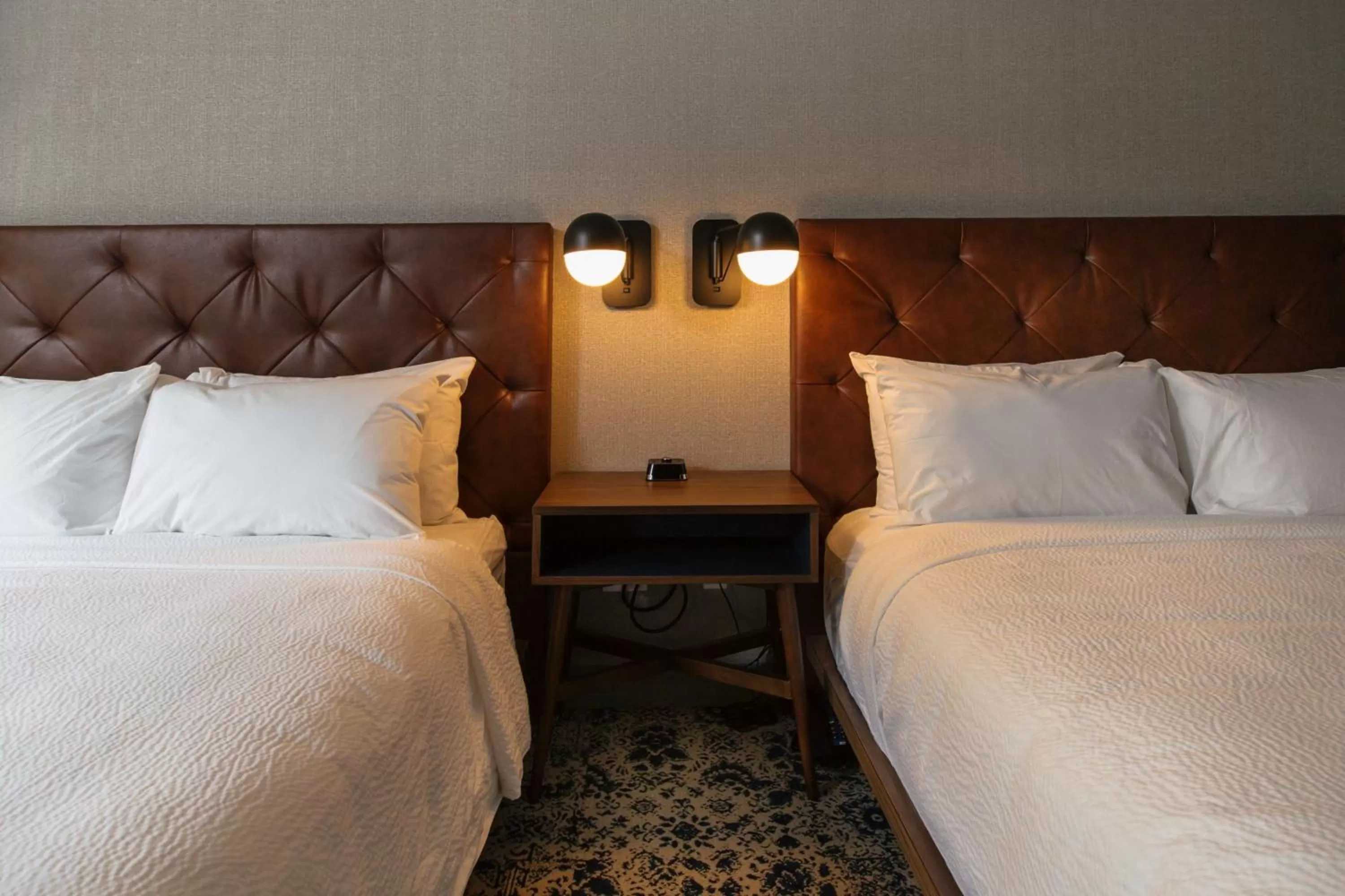 Photo of the whole room, Bed in Four Points by Sheraton Deadwood