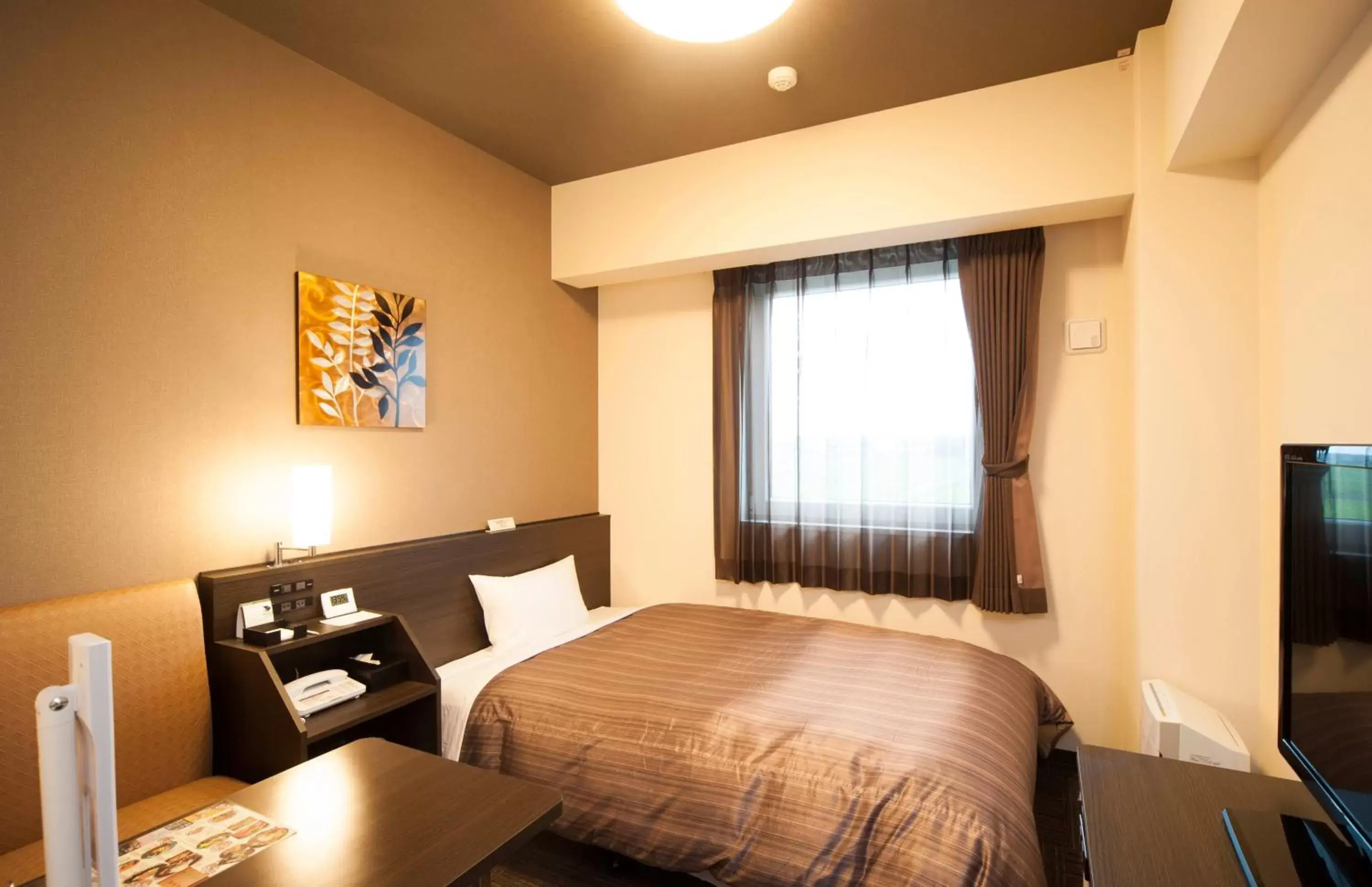 Bed in Hotel Route-Inn Yanagawa Ekimae