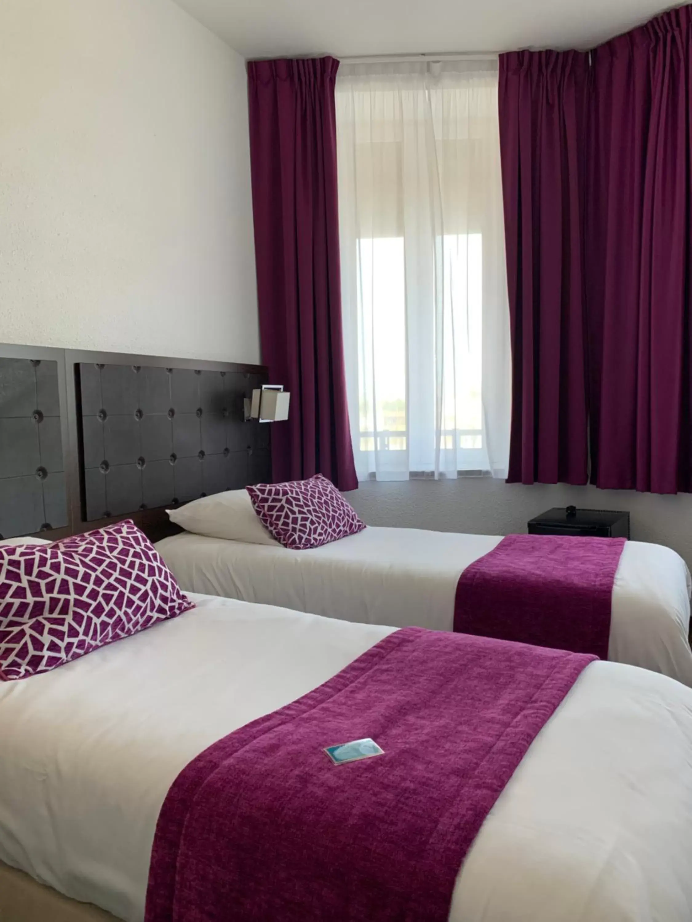 Bed in Ambassadeur Hotel - Cherbourg Port de Plaisance