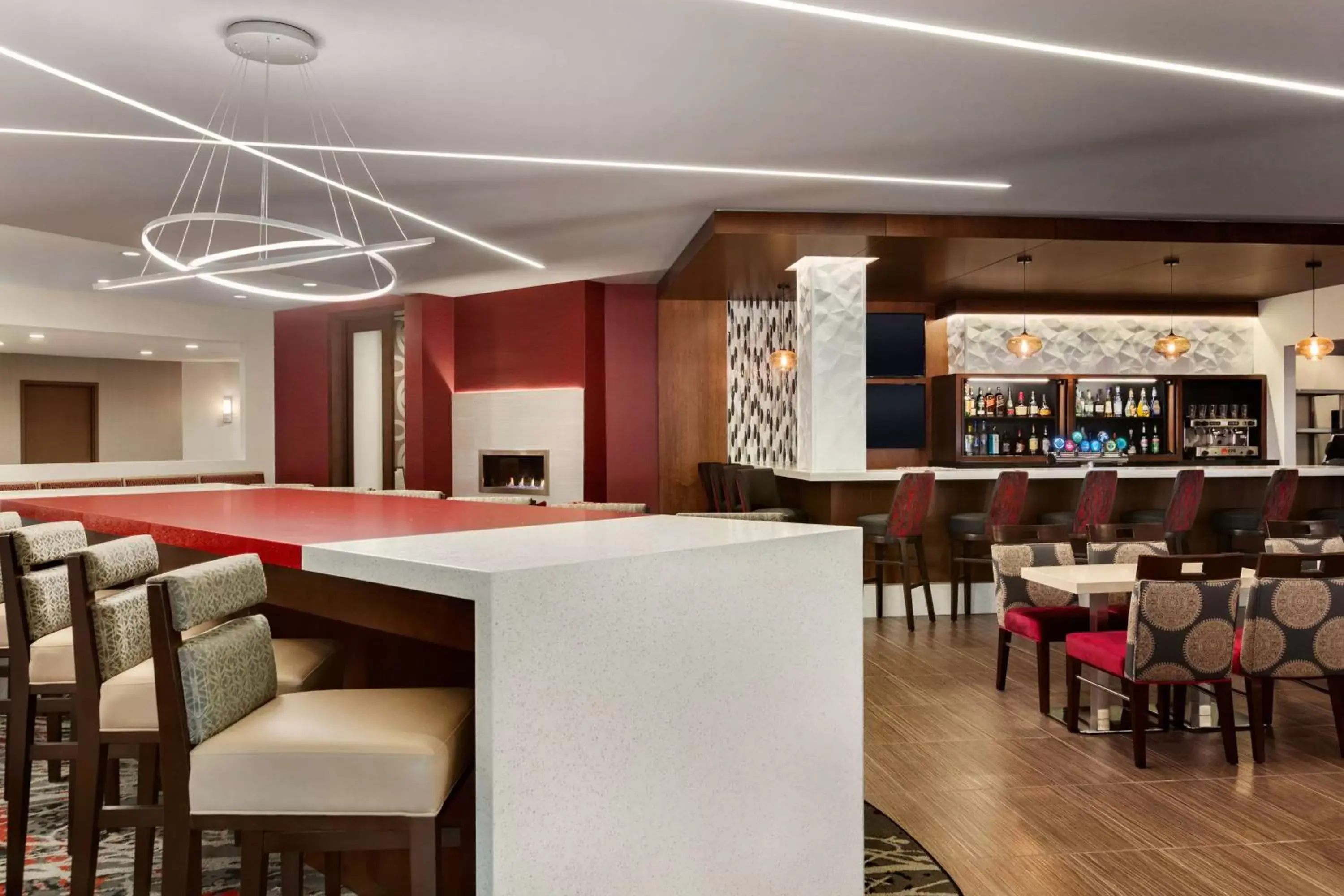 Lounge or bar, Lounge/Bar in DoubleTree by Hilton Hotel Toronto Airport West