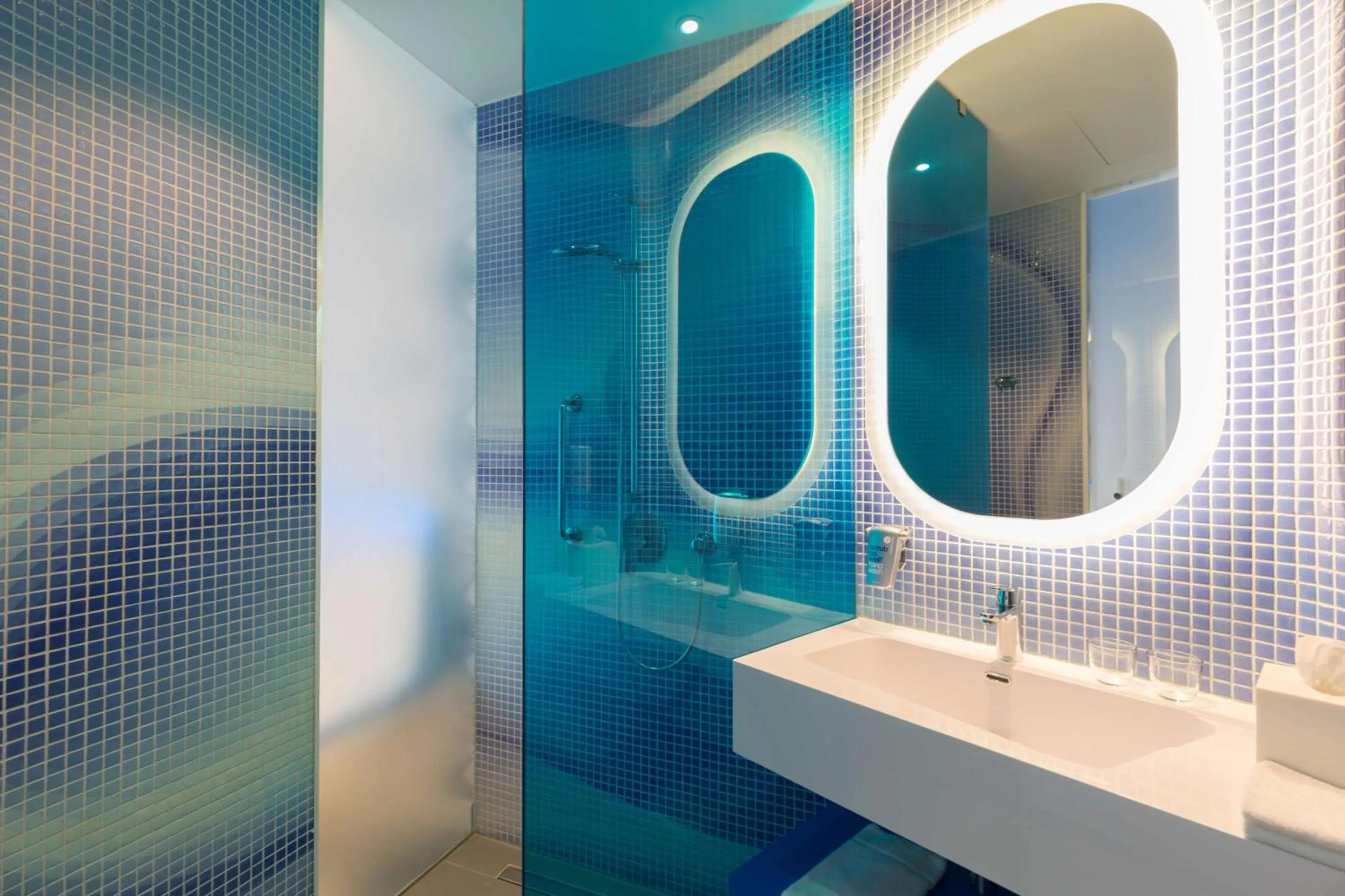 Bathroom in Park Inn by Radisson Amsterdam City West