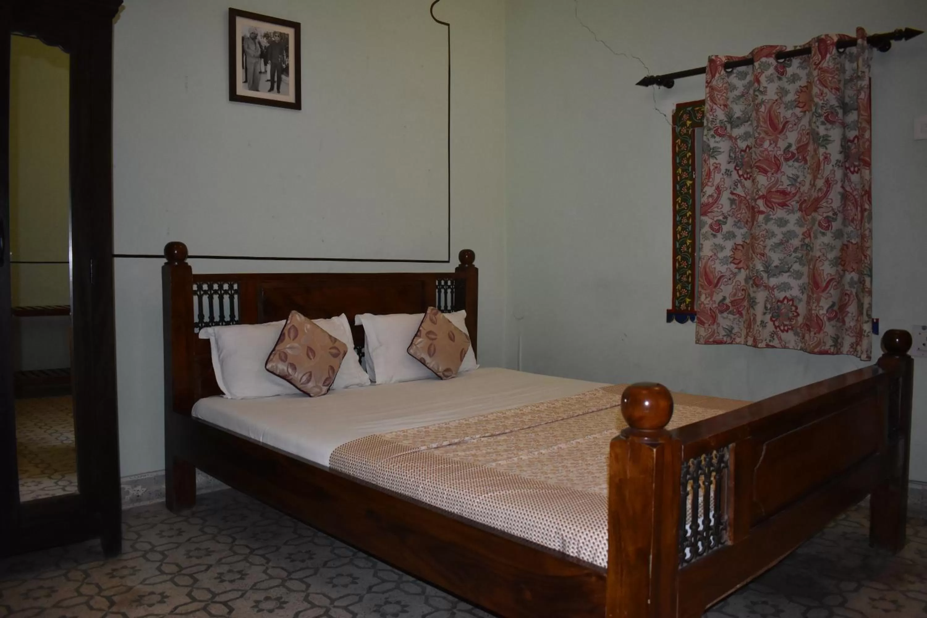 Bedroom, Bed in Hotel Nawal Sagar Palace - Bundi