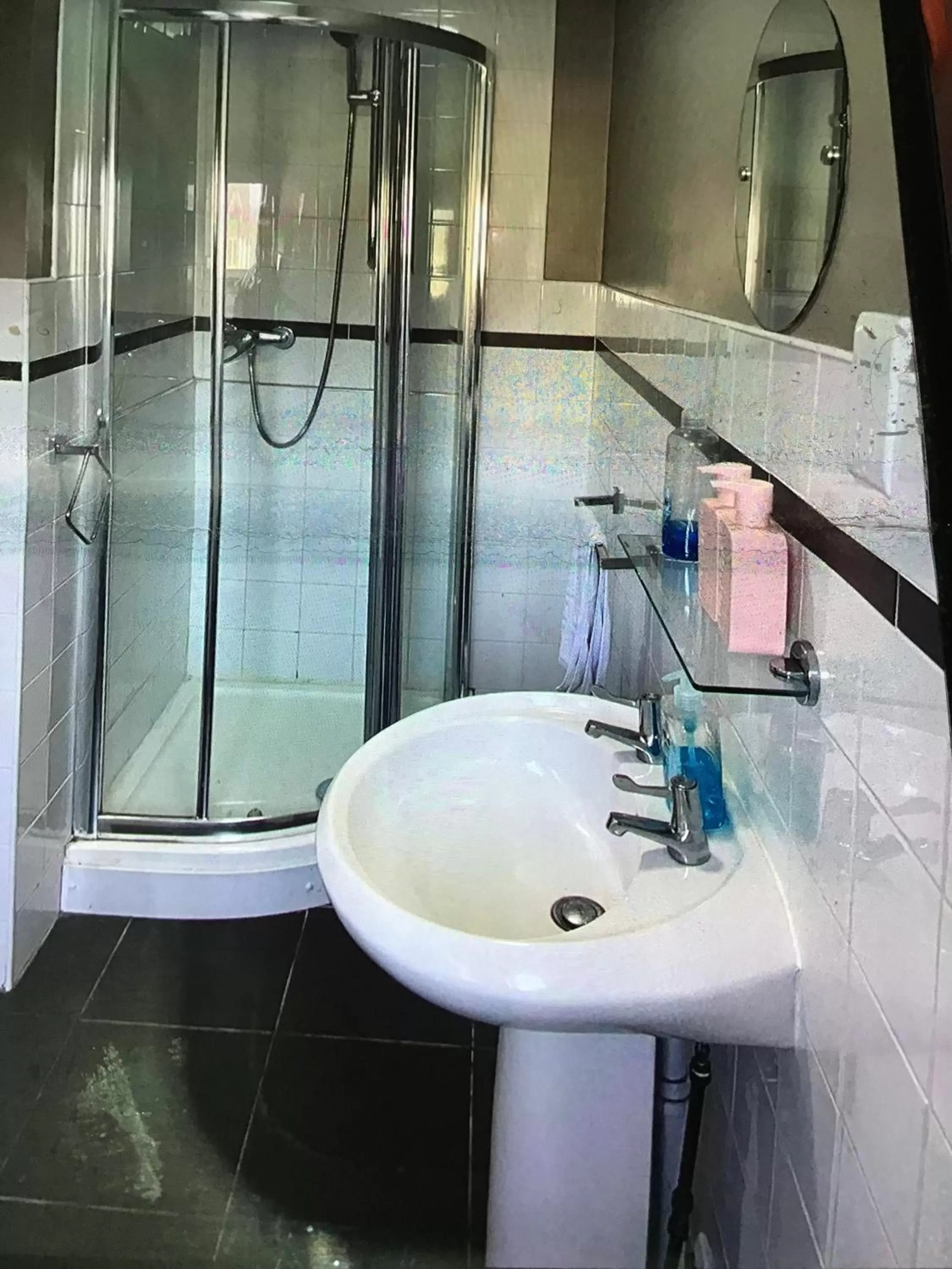 Bathroom in The Old Stanley Arms