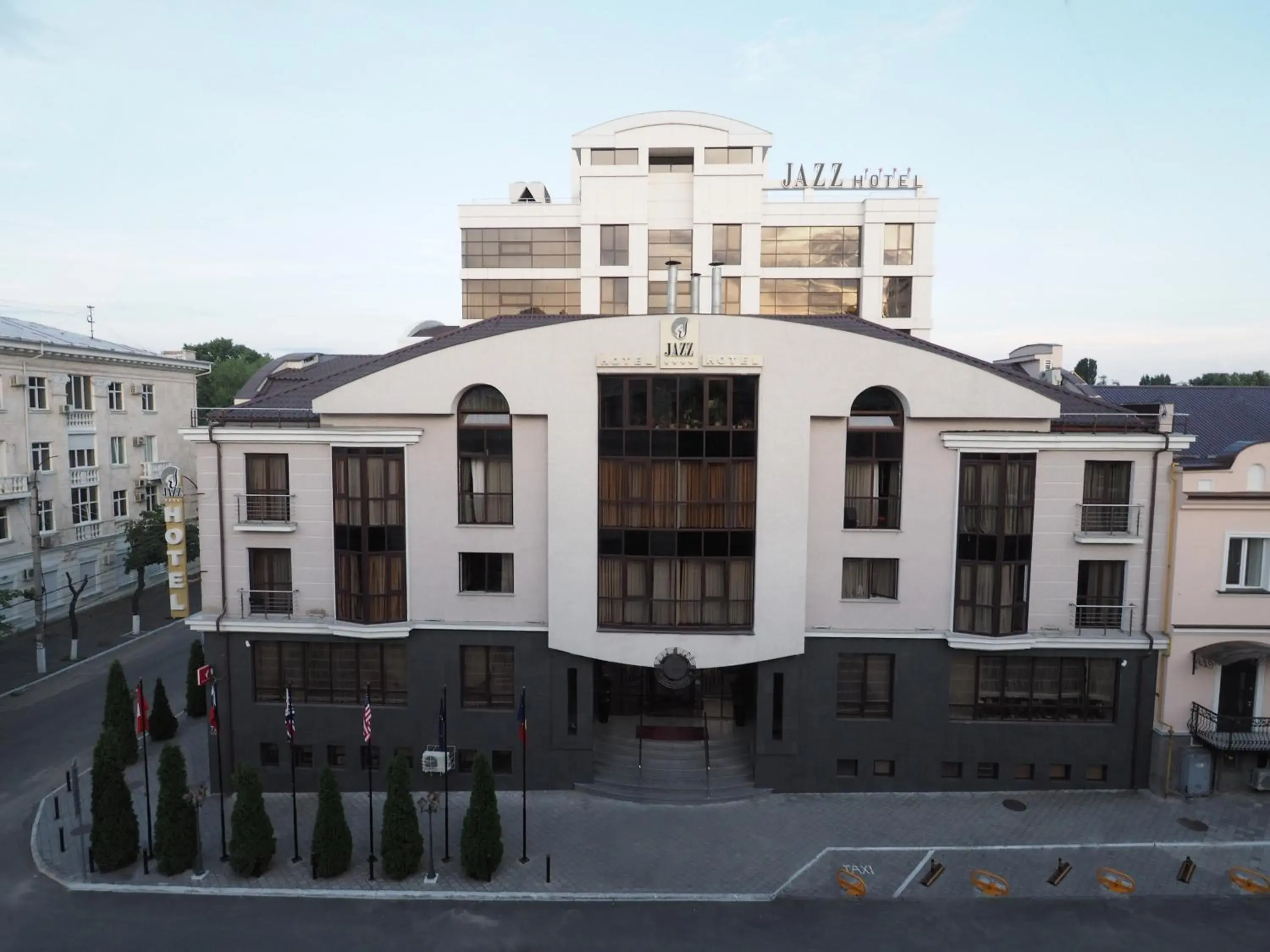 Facade/entrance in Jazz Hotel Facade/entrance in Jazz Hotel