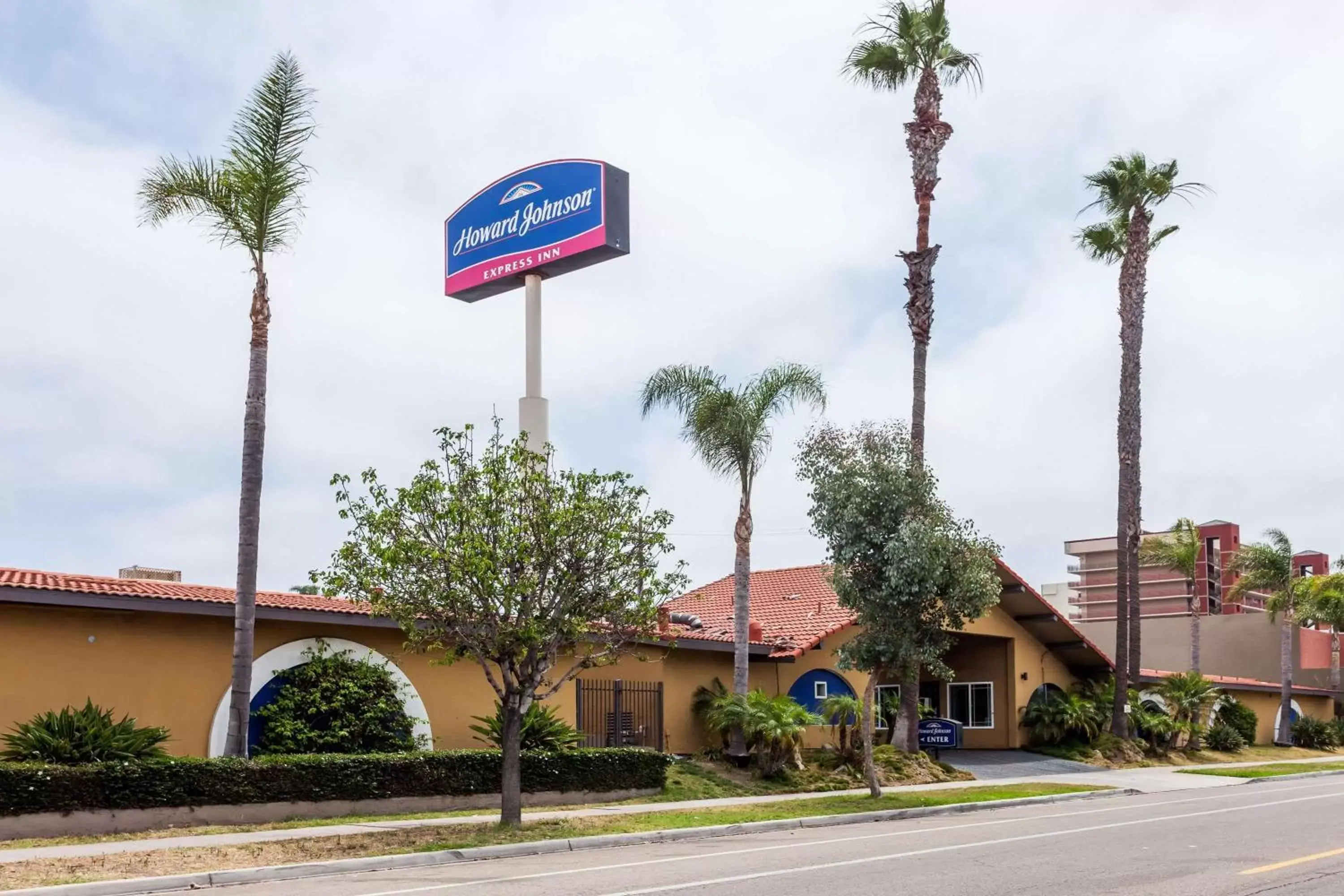 Property Building in Howard Johnson by Wyndham National City/San Diego South