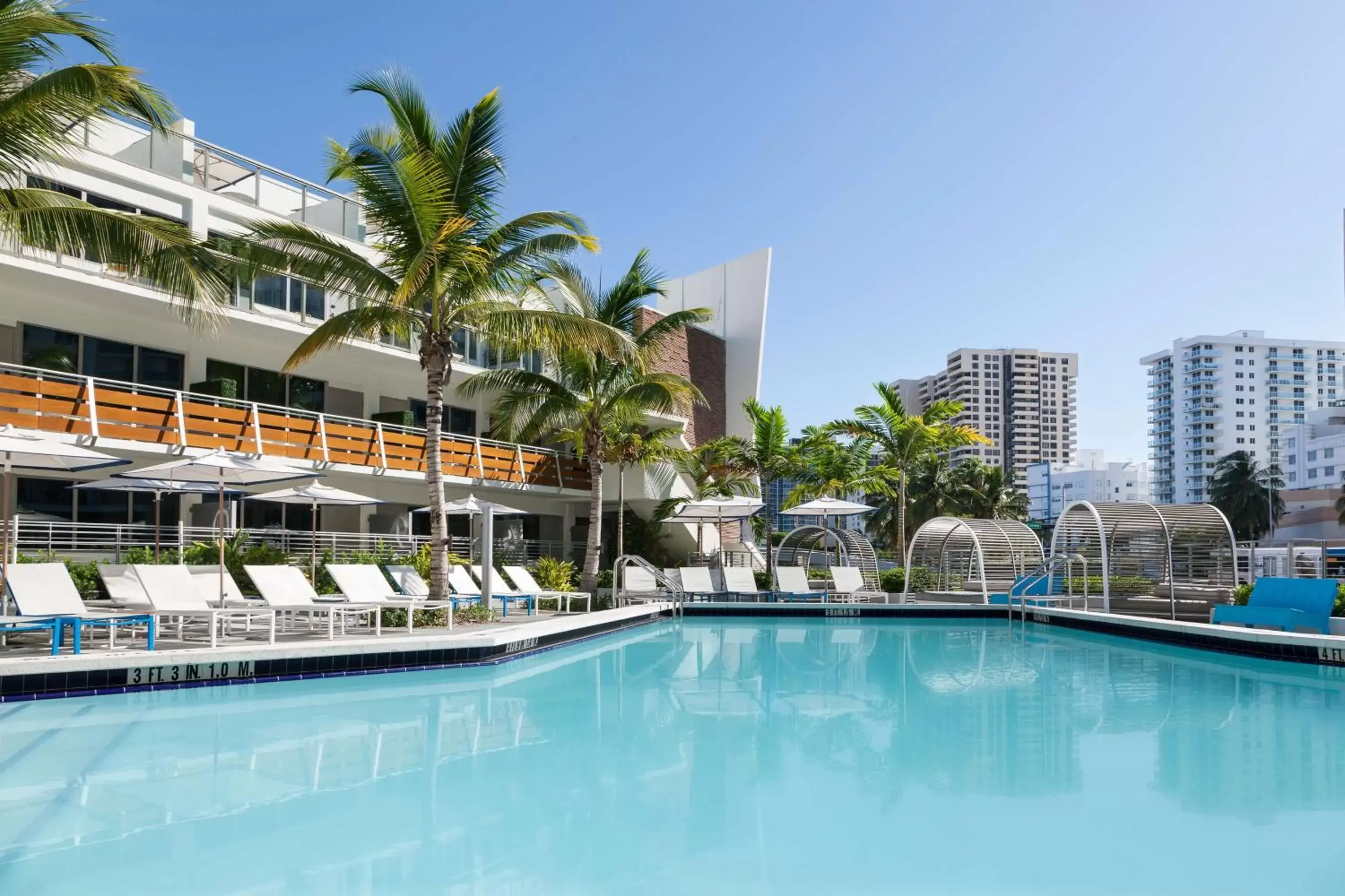 Pool view, Swimming Pool in The Gates Hotel South Beach - a Doubletree by Hilton