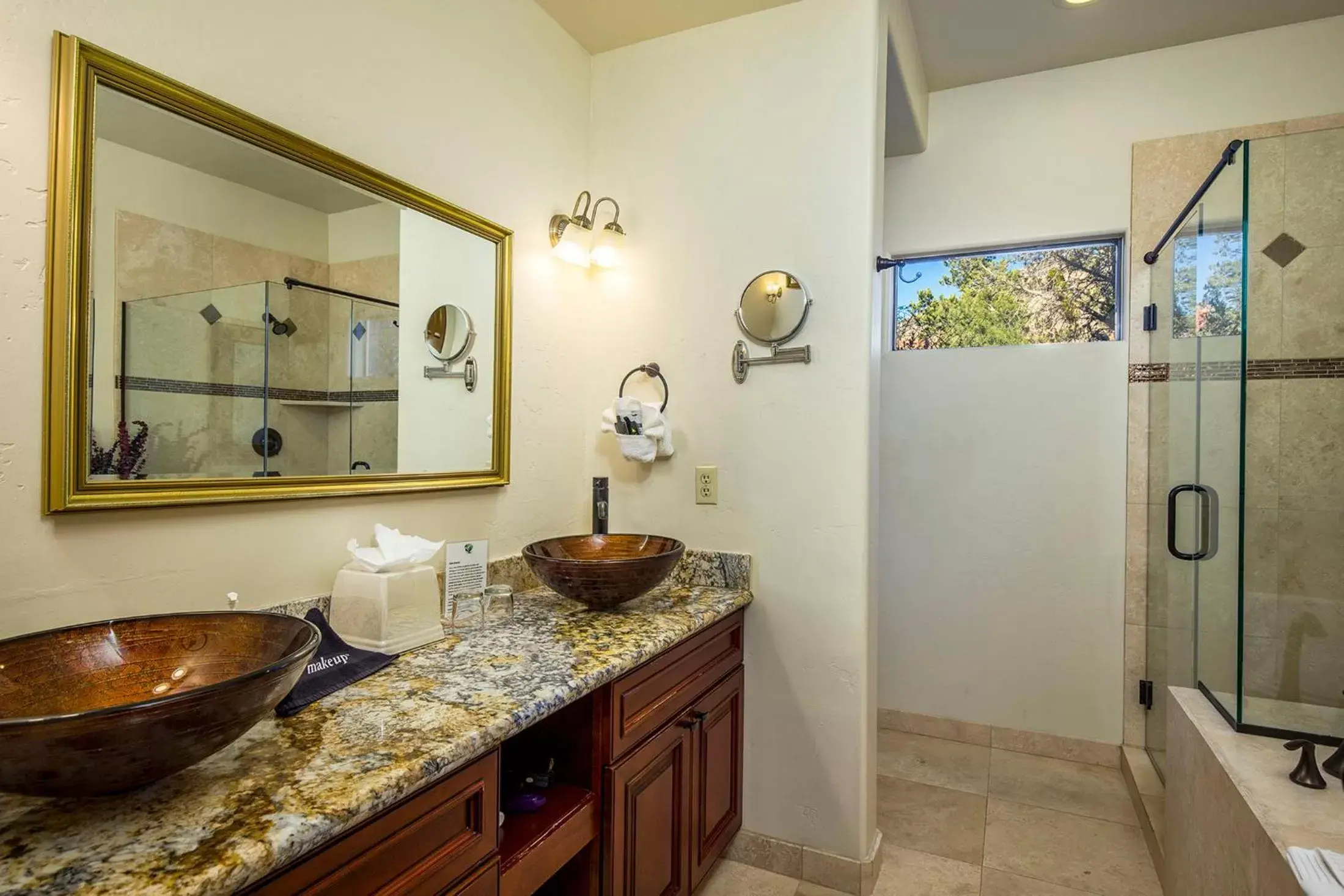 Bathroom in Alma De Sedona Inn B&B