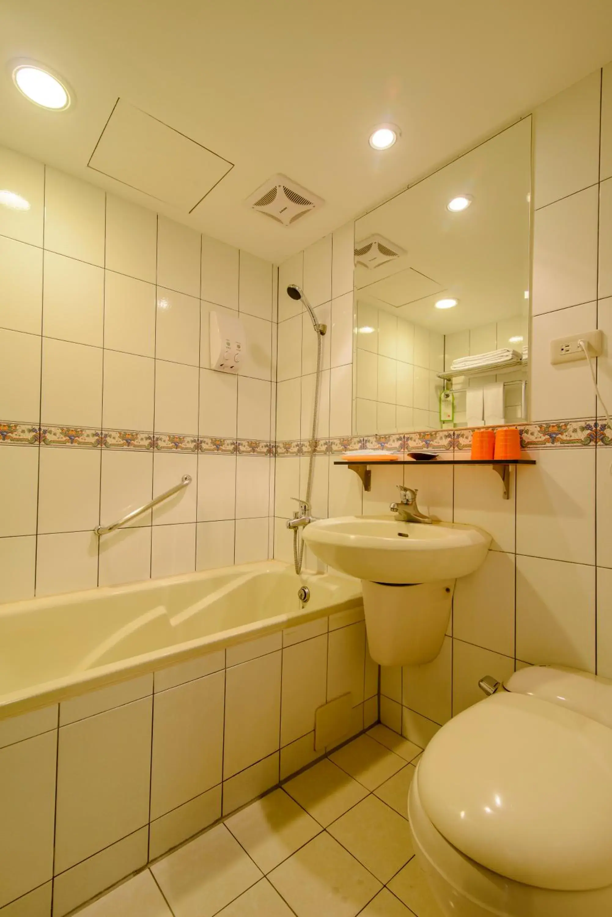 Shower, Bathroom in SAN HUA HOTEL