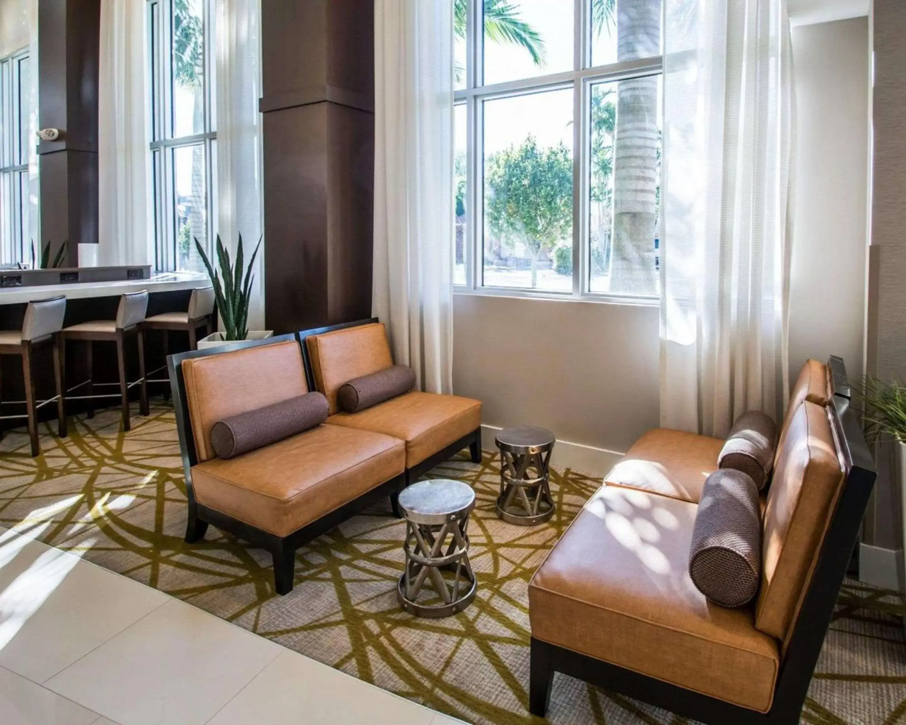 Lobby or reception, Seating Area in Comfort Suites Miami Airport North