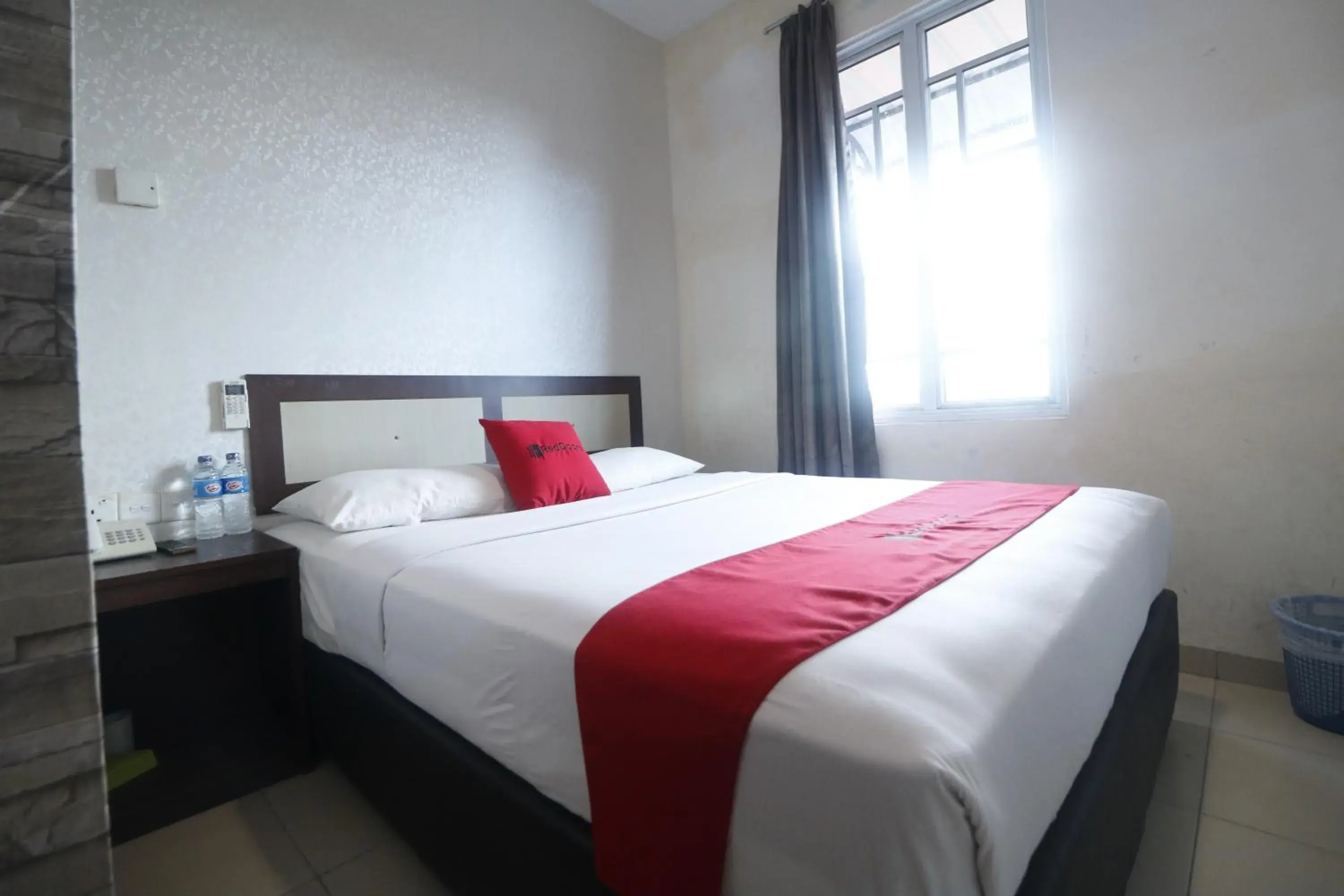 Bedroom, Bed in RedDoorz @ Batu Aji Batam