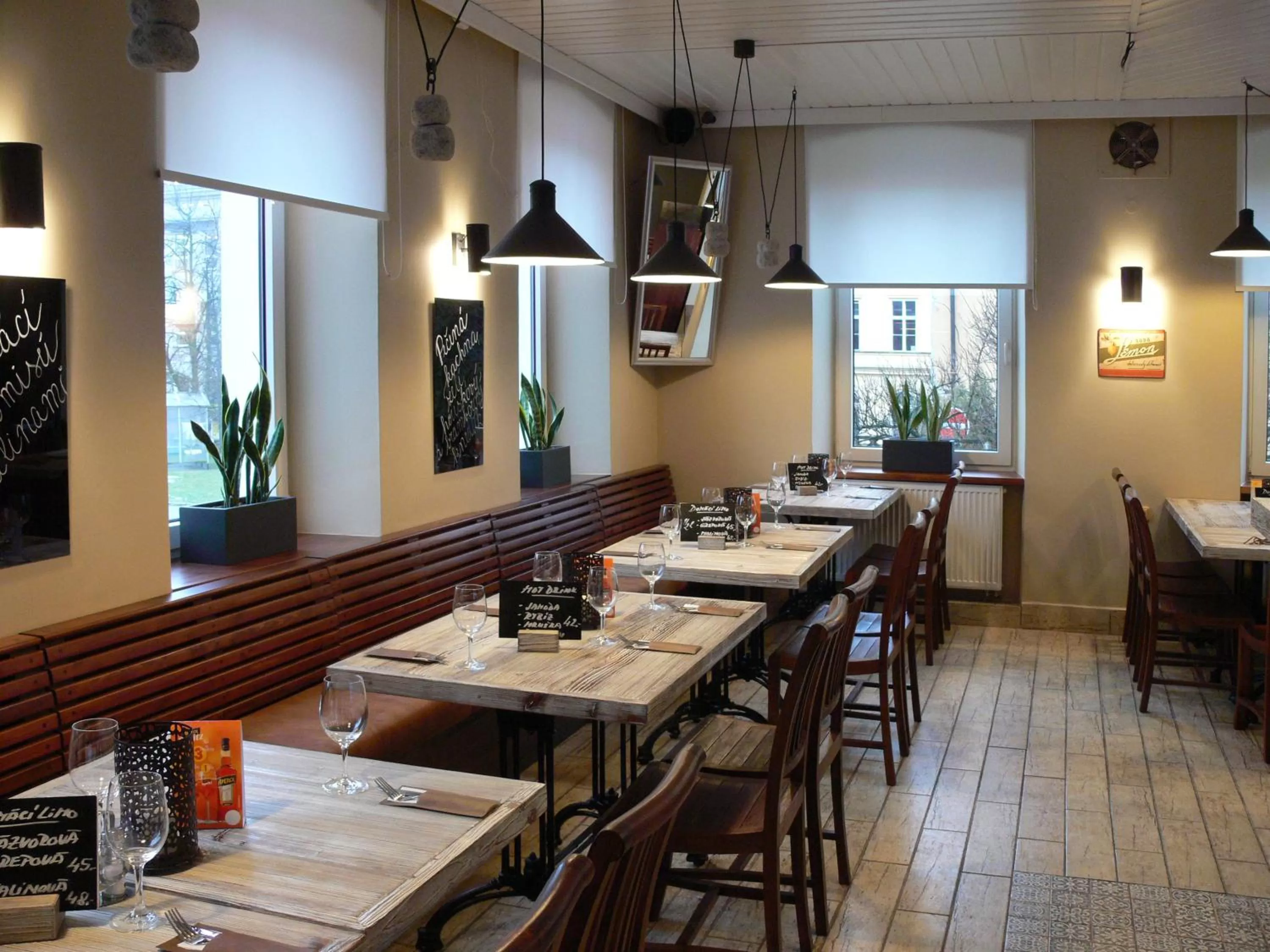 Restaurant/places to eat in Hotel Na Baste