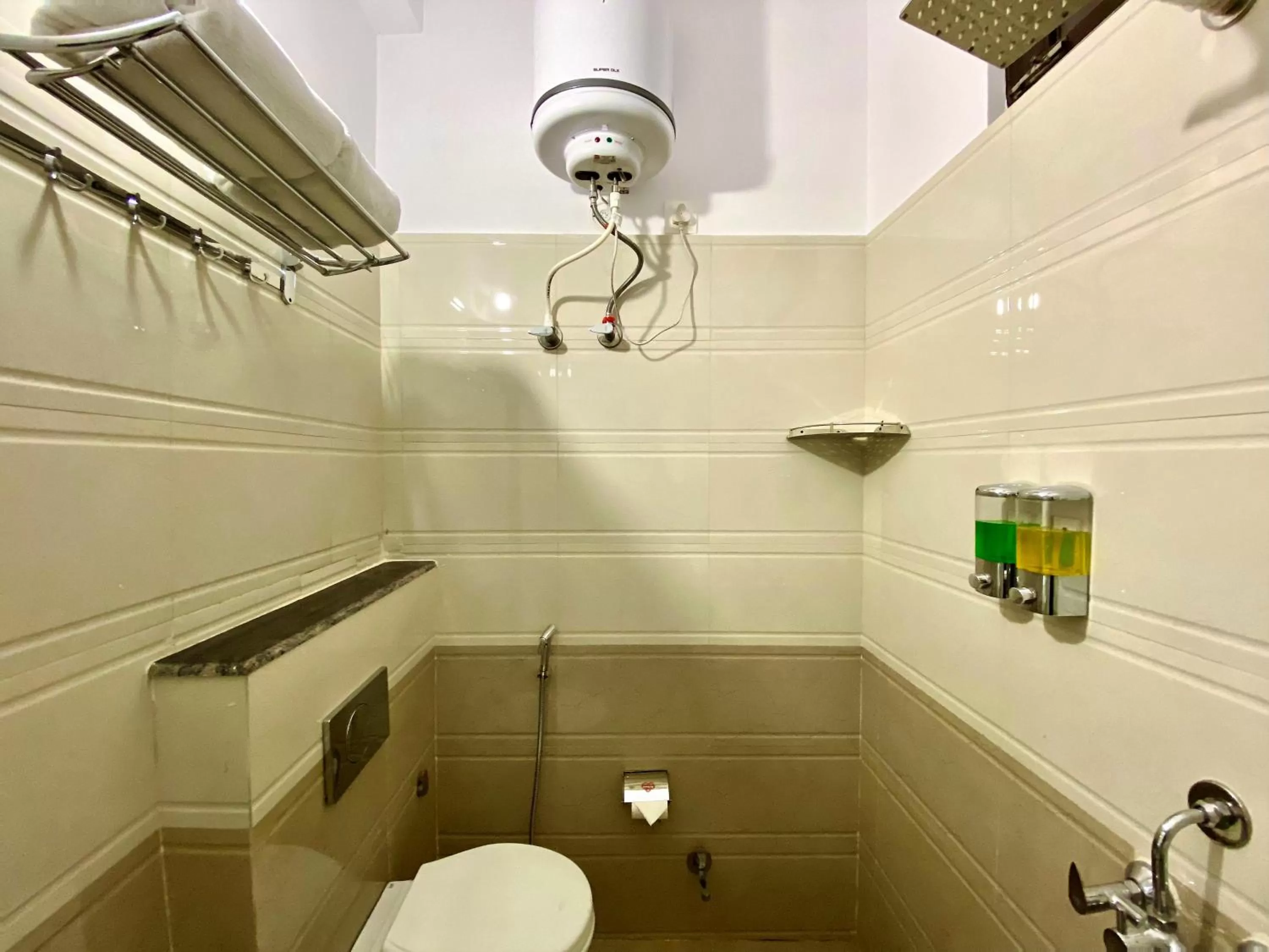 Bathroom in Tapovan New Residency - 5 minutes walk to Laxman jhula