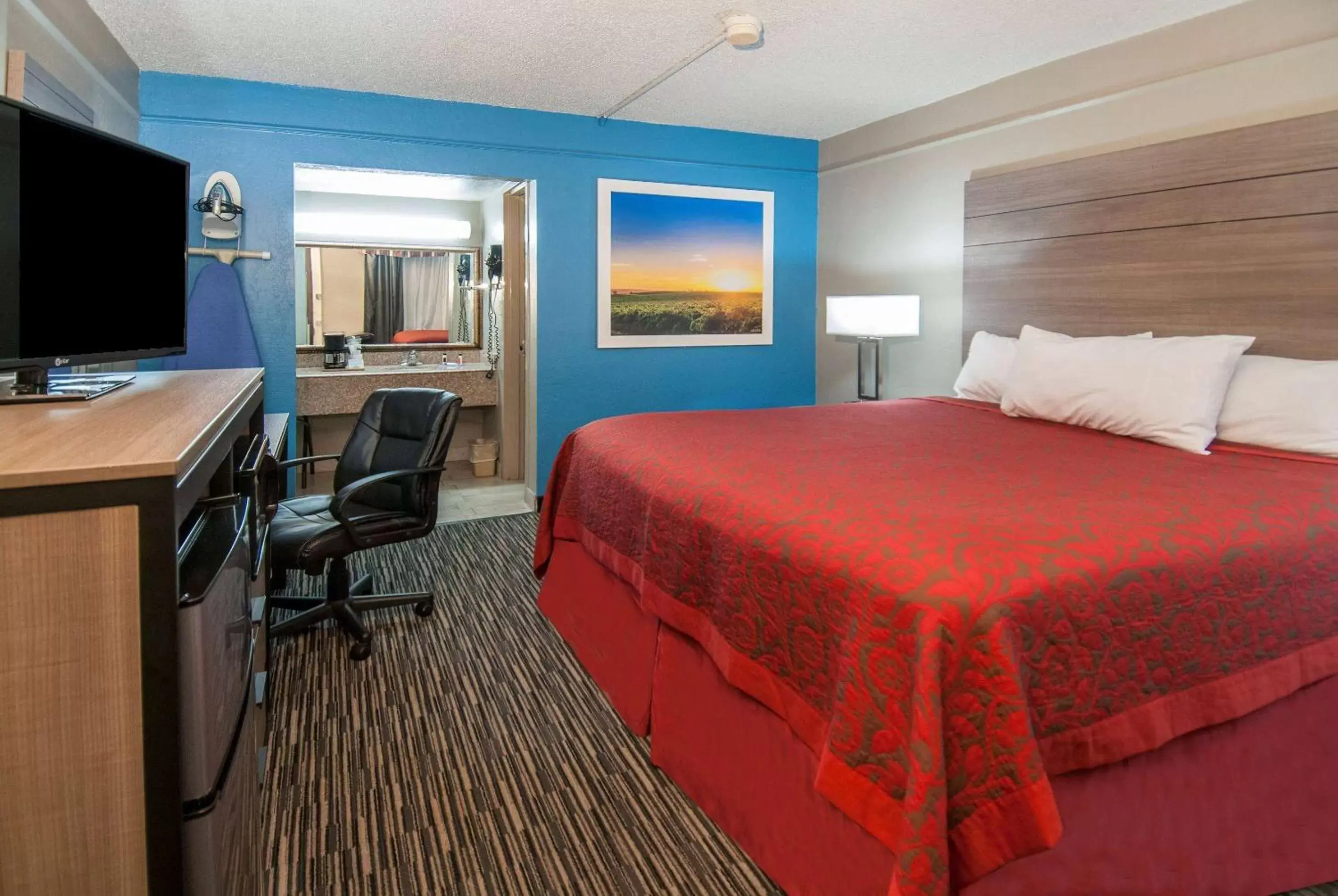 Photo of the whole room, Bed in Days Inn by Wyndham N.W. Medical Center