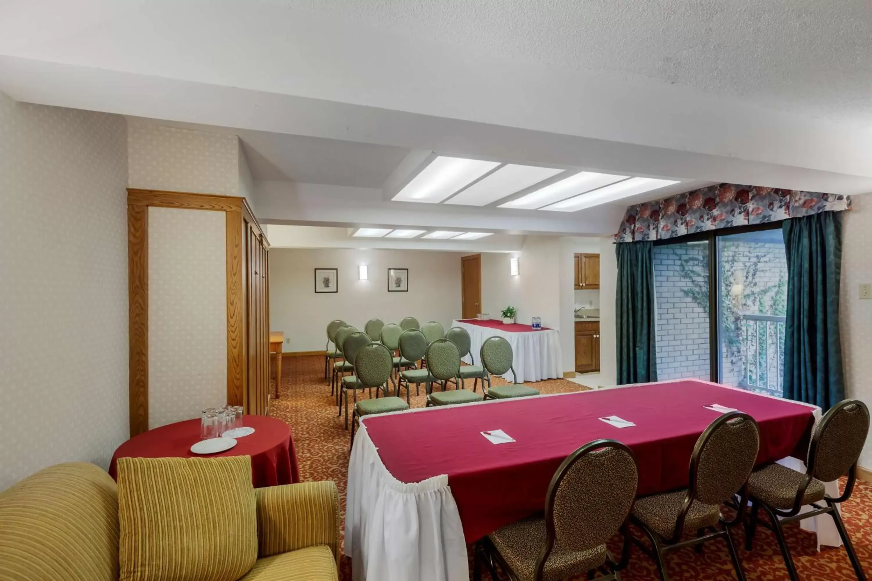 Meeting/conference room in Best Western Plus Otonabee Inn