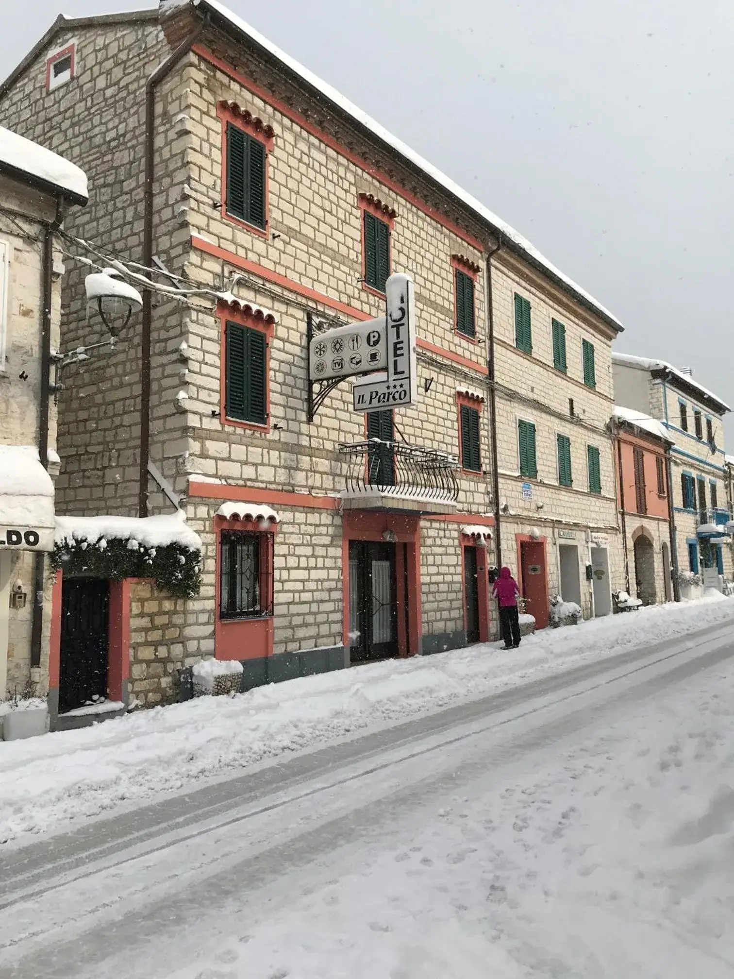 Facade/entrance, Winter in Hotel Il Parco Sirolo