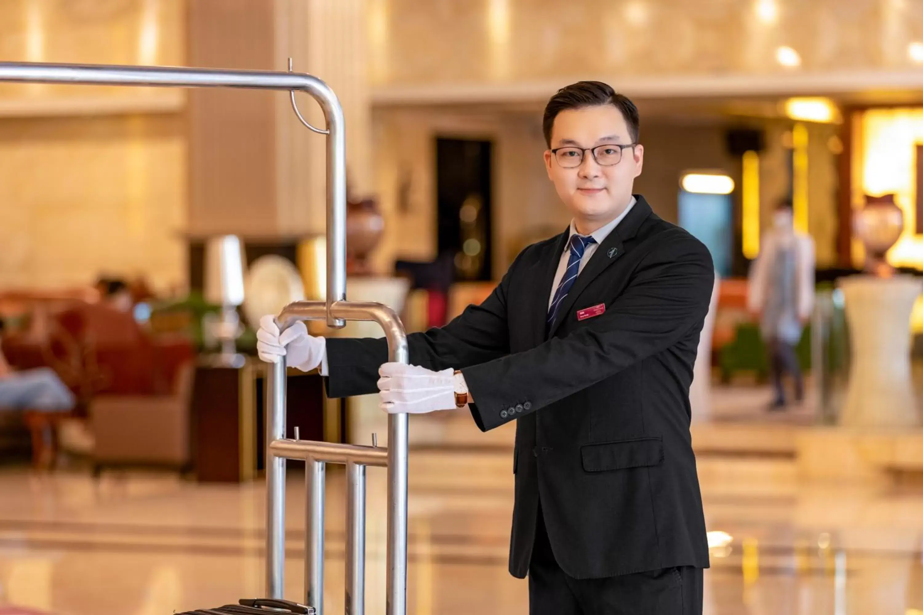 concierge in Crowne Plaza Foshan, an IHG Hotel - Exclusive bus stations for HKSAR round-trips