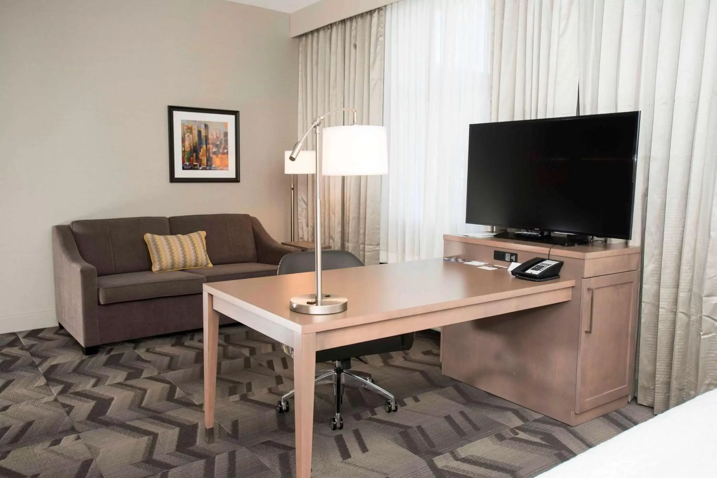 Bed, TV/Entertainment Center in Hampton Inn & Suites by Hilton Thunder Bay