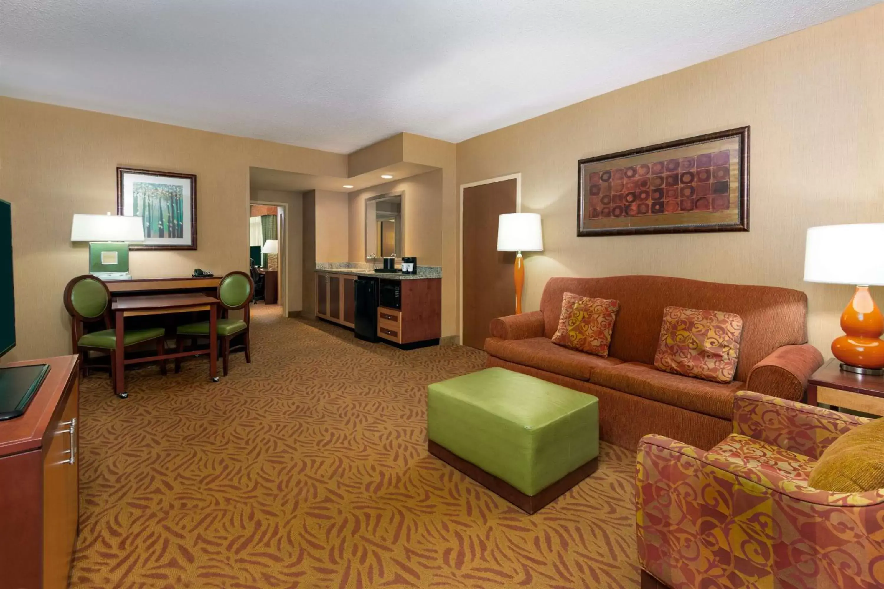 Living room, Seating Area in Embassy Suites Omaha- La Vista/ Hotel & Conference Center