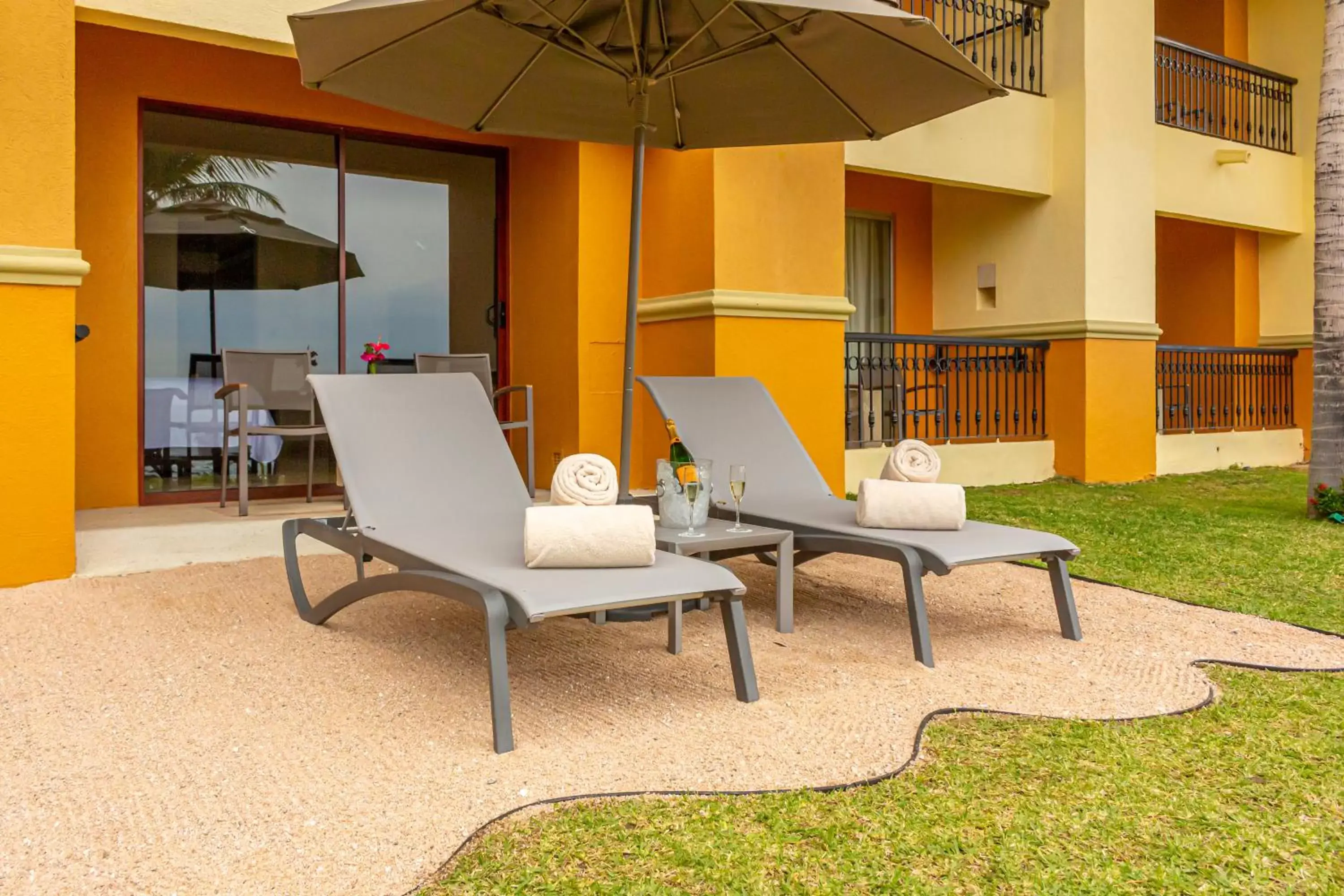 Patio in Grand Fiesta Americana Los Cabos All Inclusive Golf & Spa