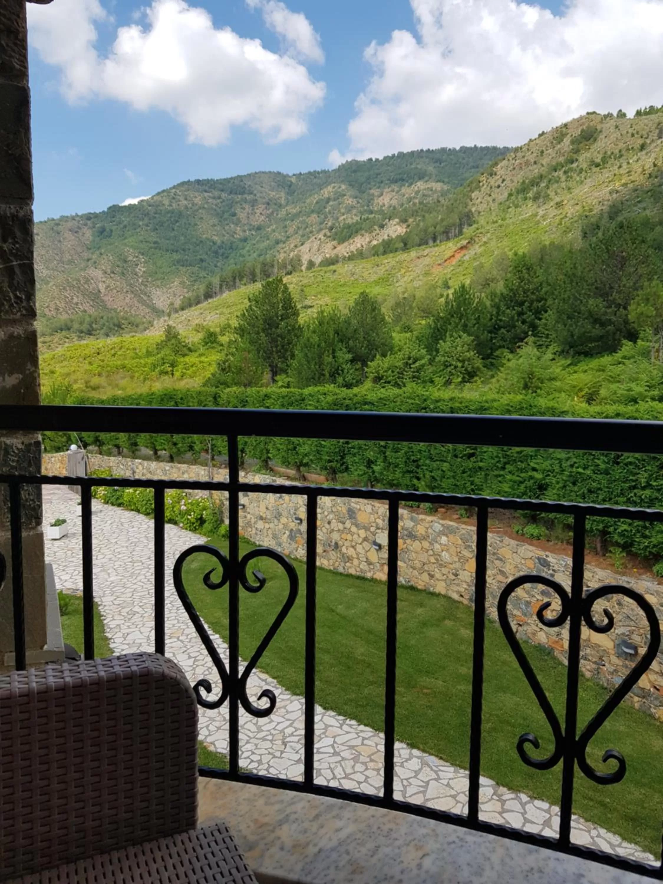 Mountain View in Sofra E Shpatit