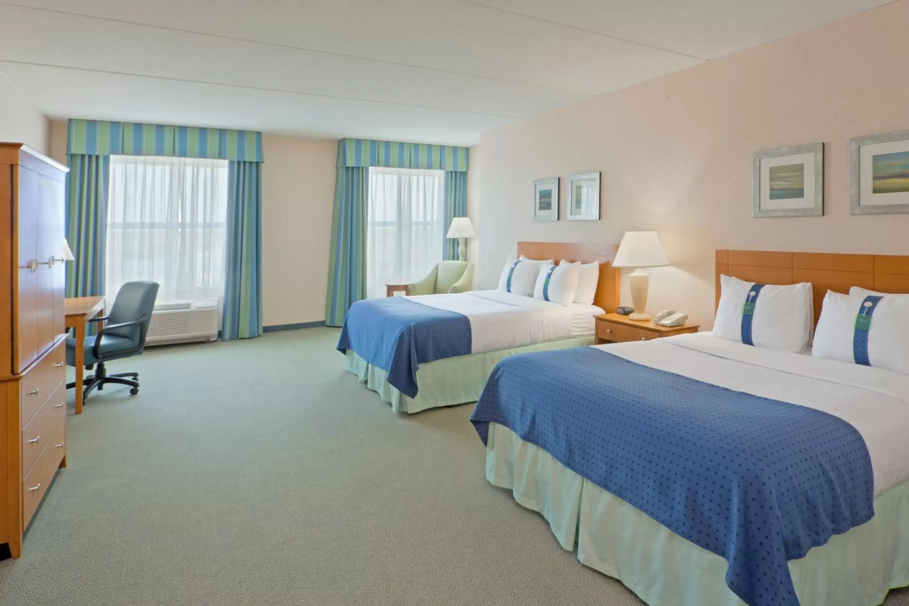 Photo of the whole room, Bed in Holiday Inn Manahawkin/Long Beach Island, an IHG Hotel