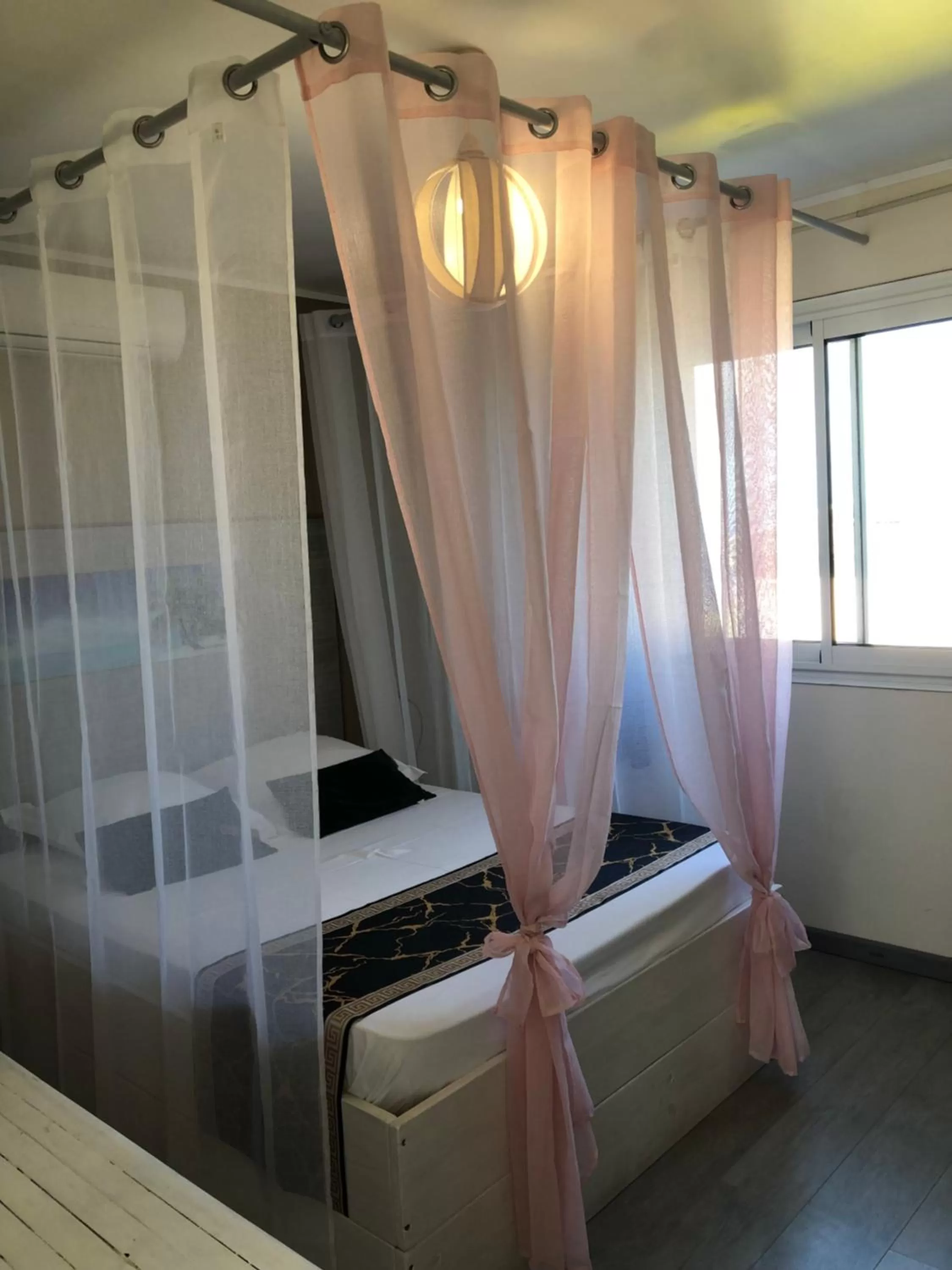 Bed in Hôtel Le Soleil Couchant