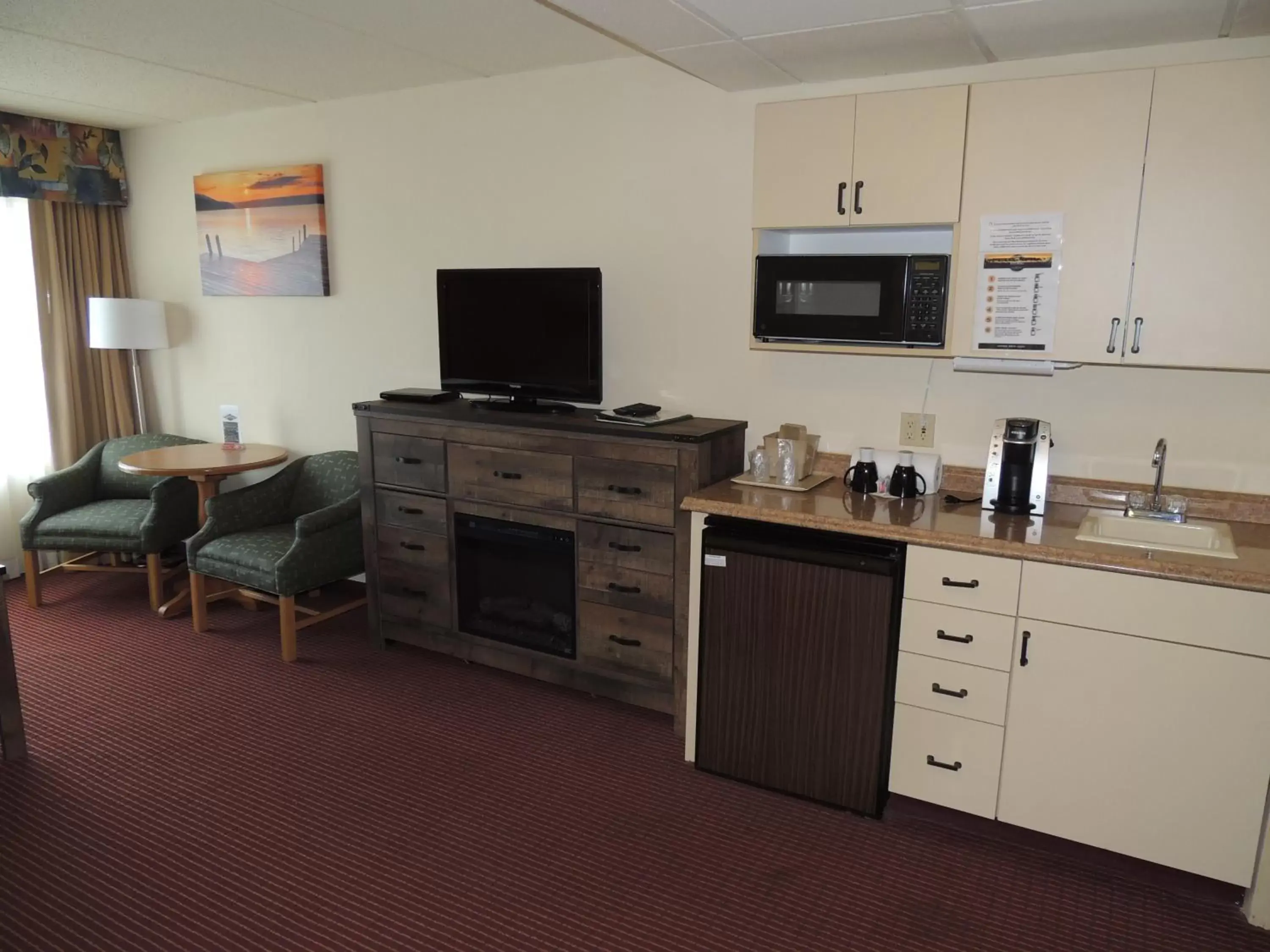 Photo of the whole room, Kitchen/Kitchenette in Harbor Shores on Lake Geneva