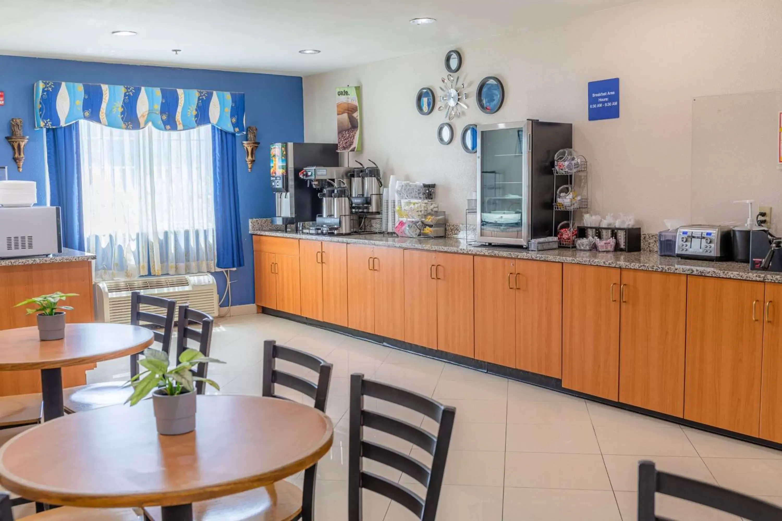 Restaurant/Places to Eat in Microtel Inn & Suites by Wyndham Kingsland