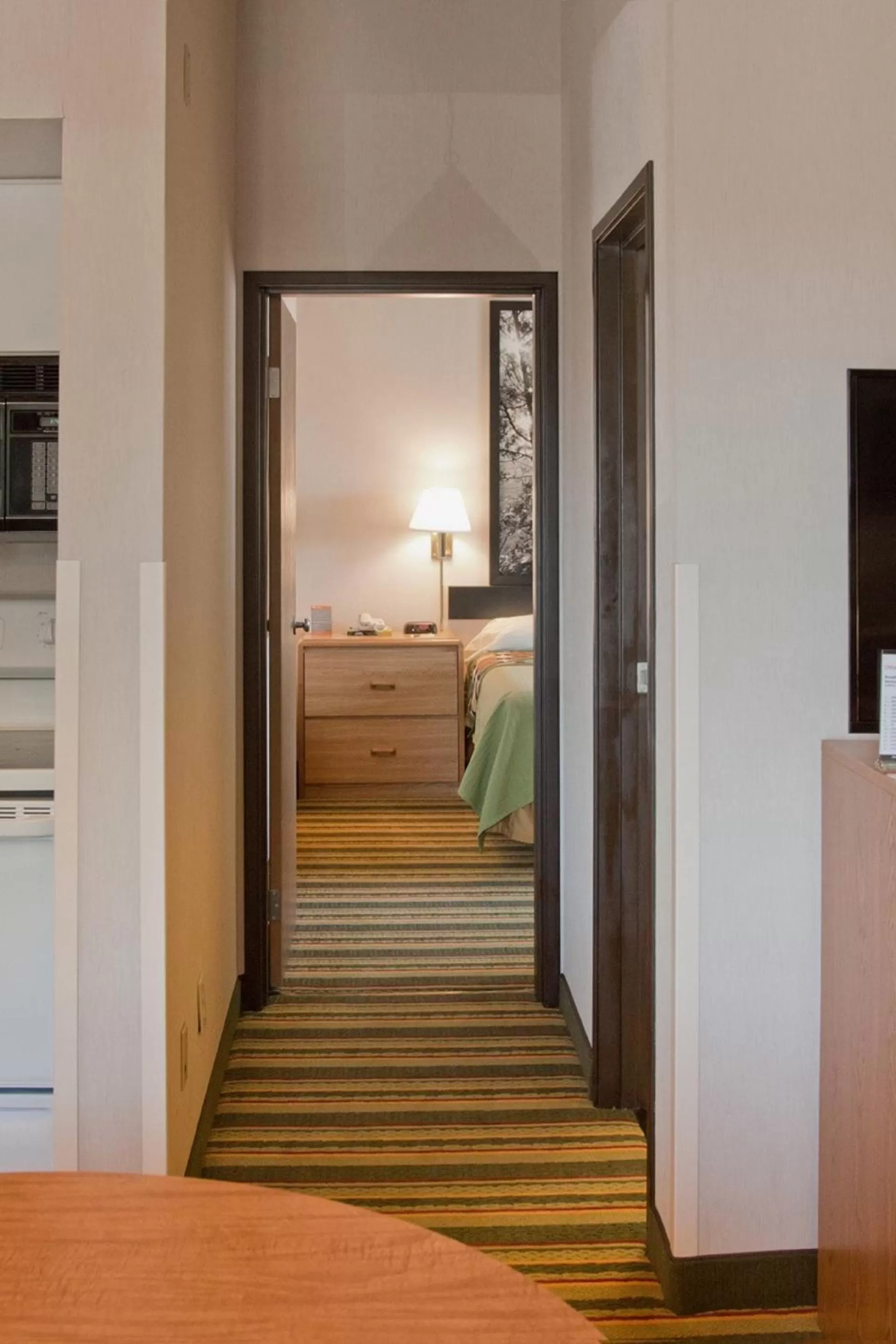 Kitchen or kitchenette in Super 8 by Wyndham Ottawa Starved Rock