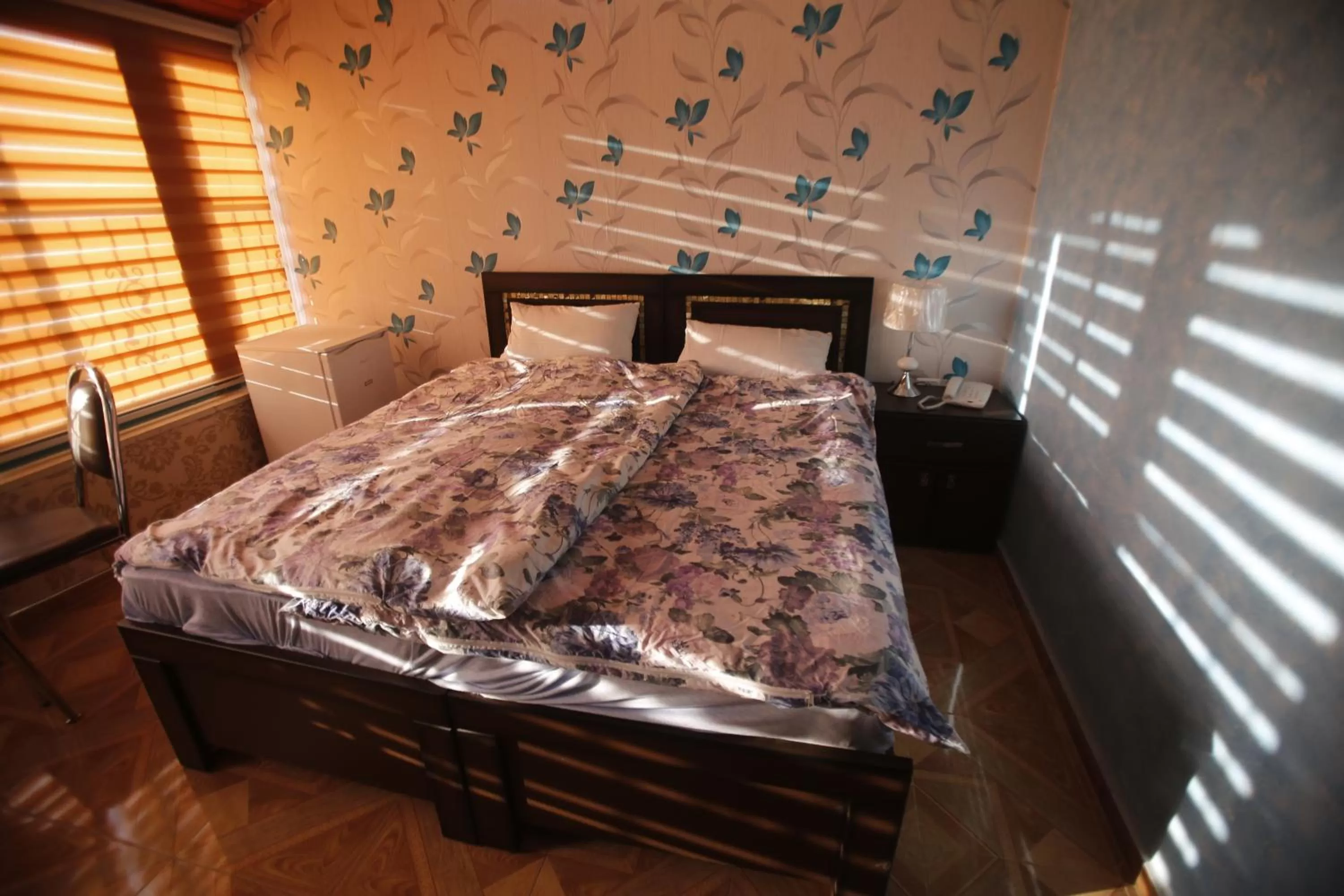 Restaurant/places to eat, Bed in Isra Hotel