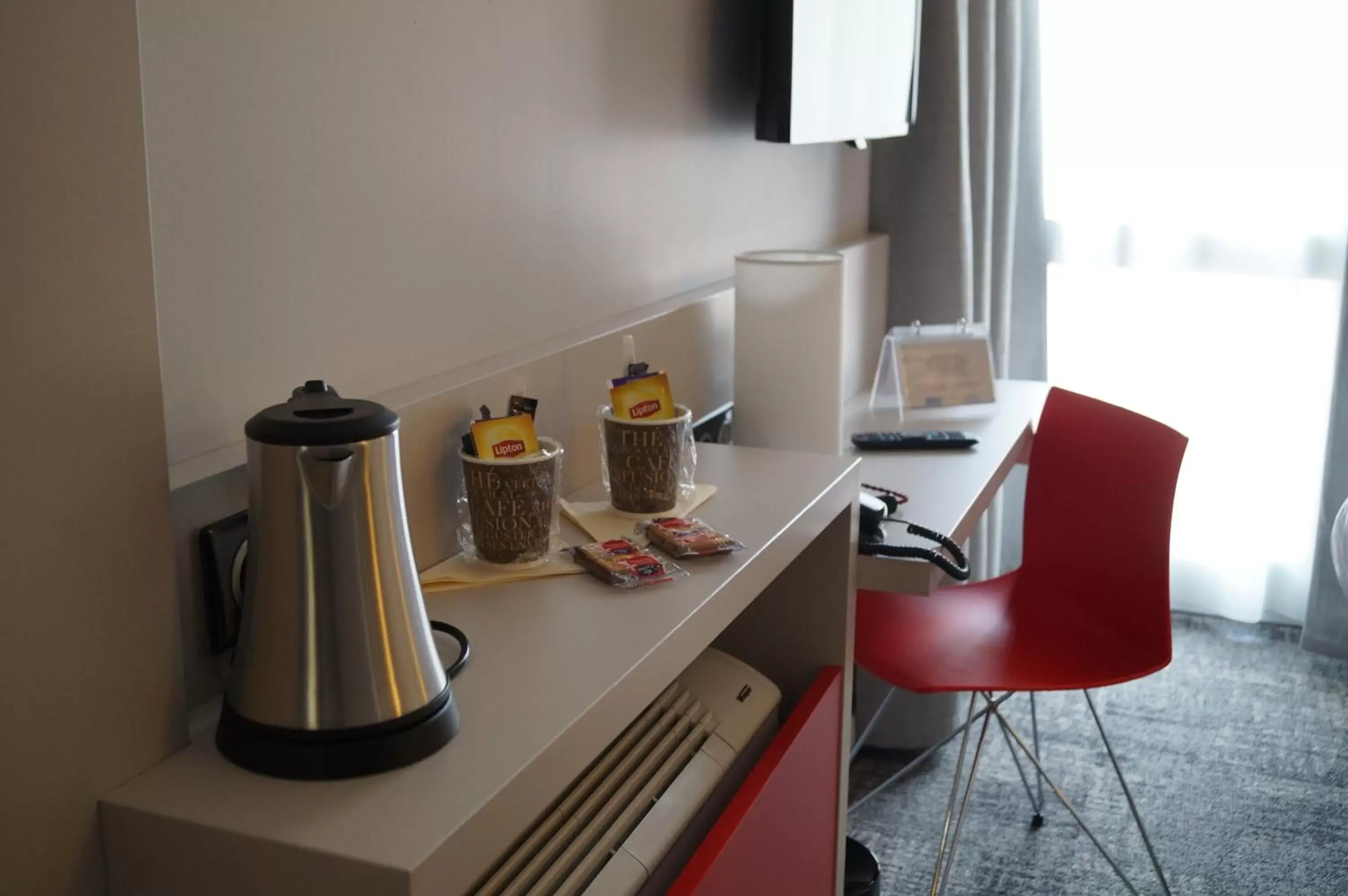 Coffee/tea facilities in L'hôtel by JOA de Saint-Paul-Lès-Dax