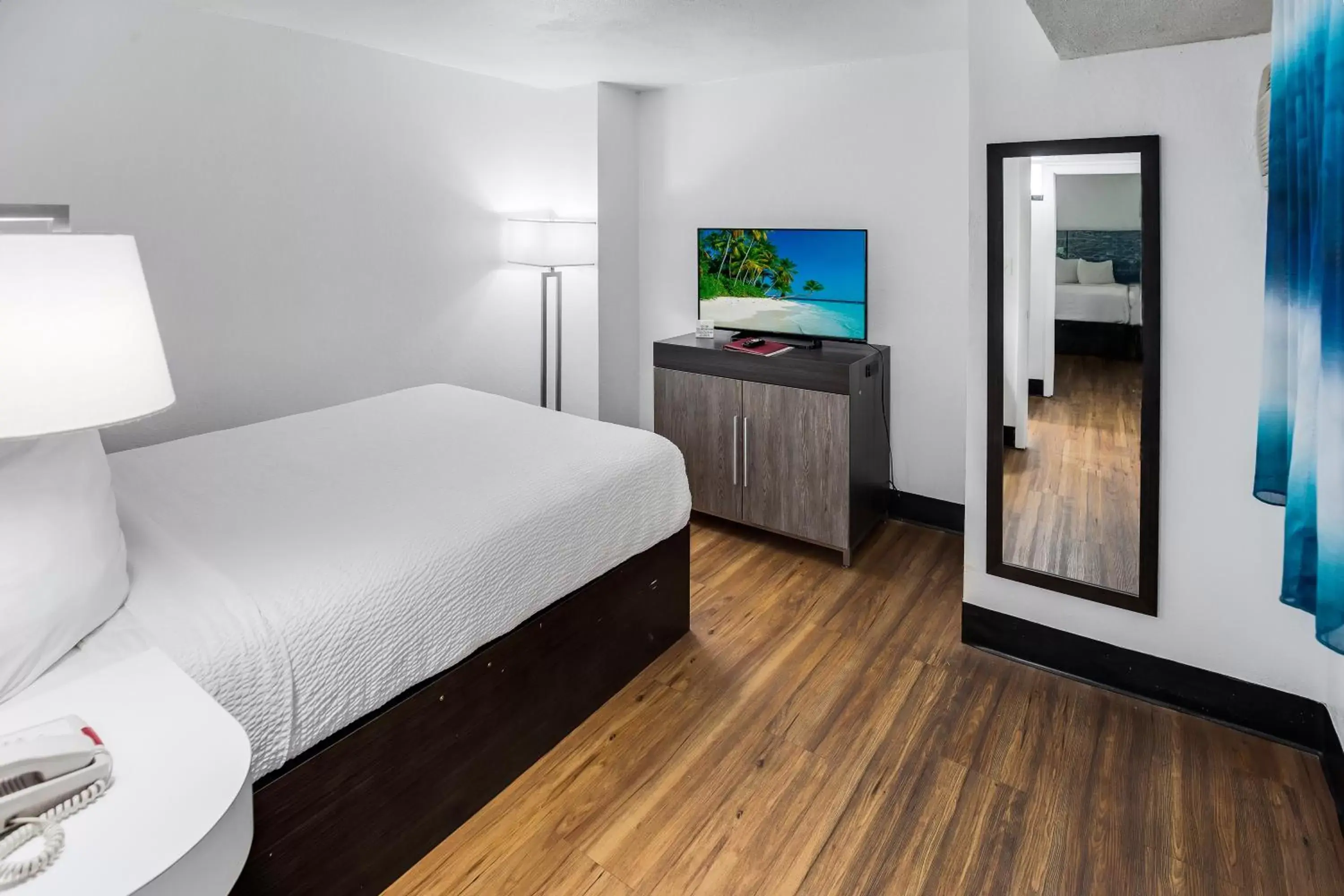 Bed in Tropical Seas Hotel