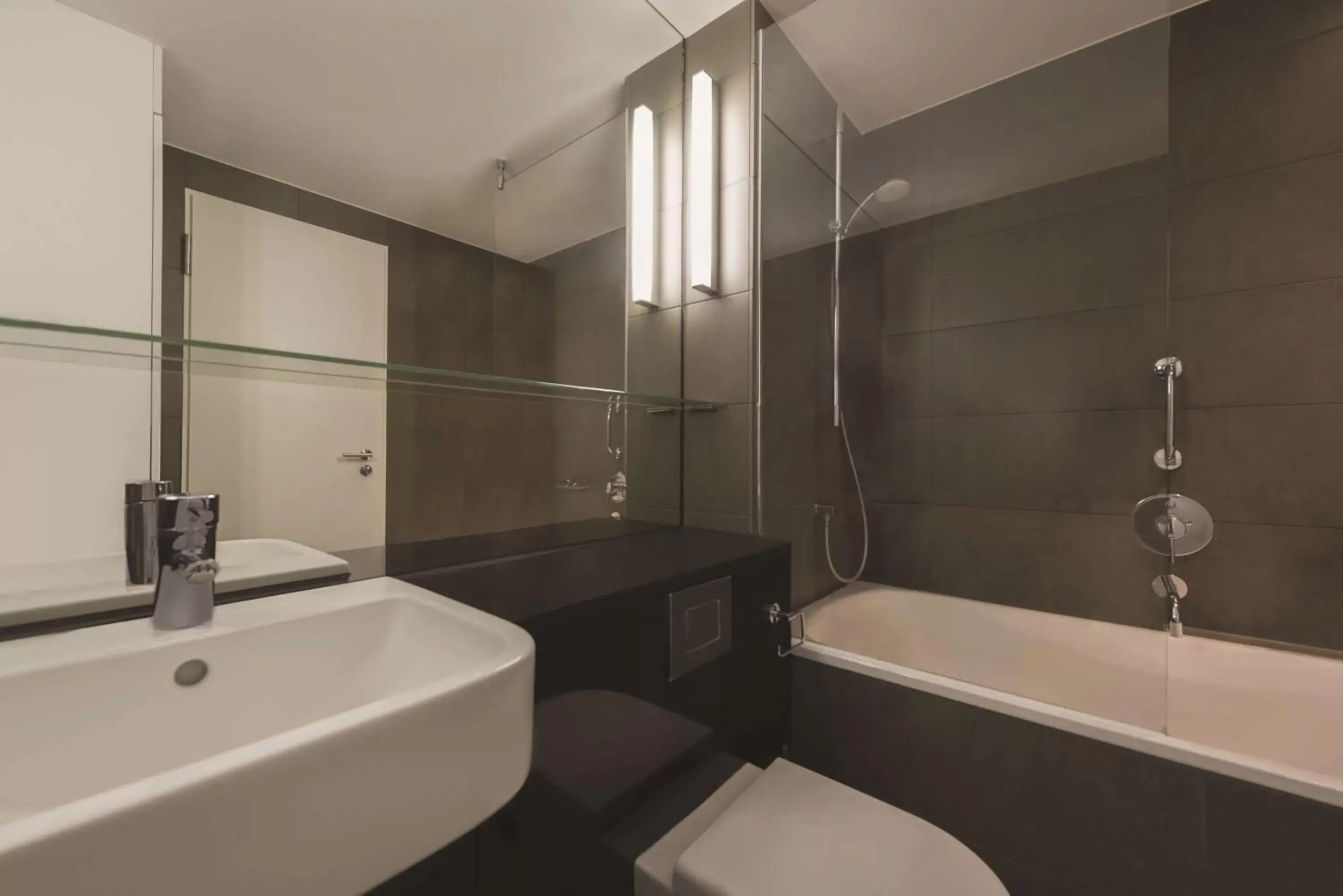 Bathroom in Adina Apartment Hotel Hamburg Michel