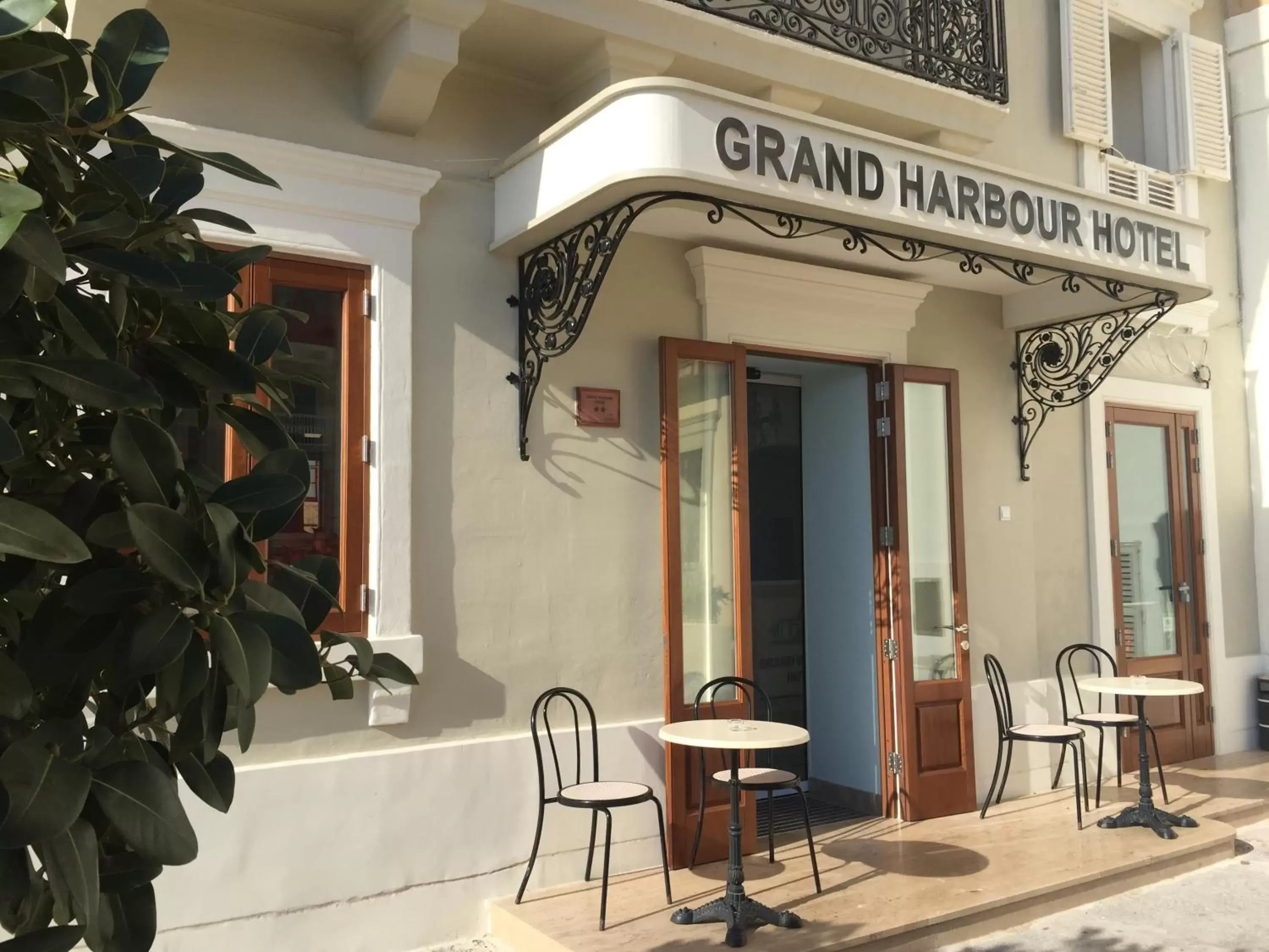 Patio in Grand Harbour Hotel