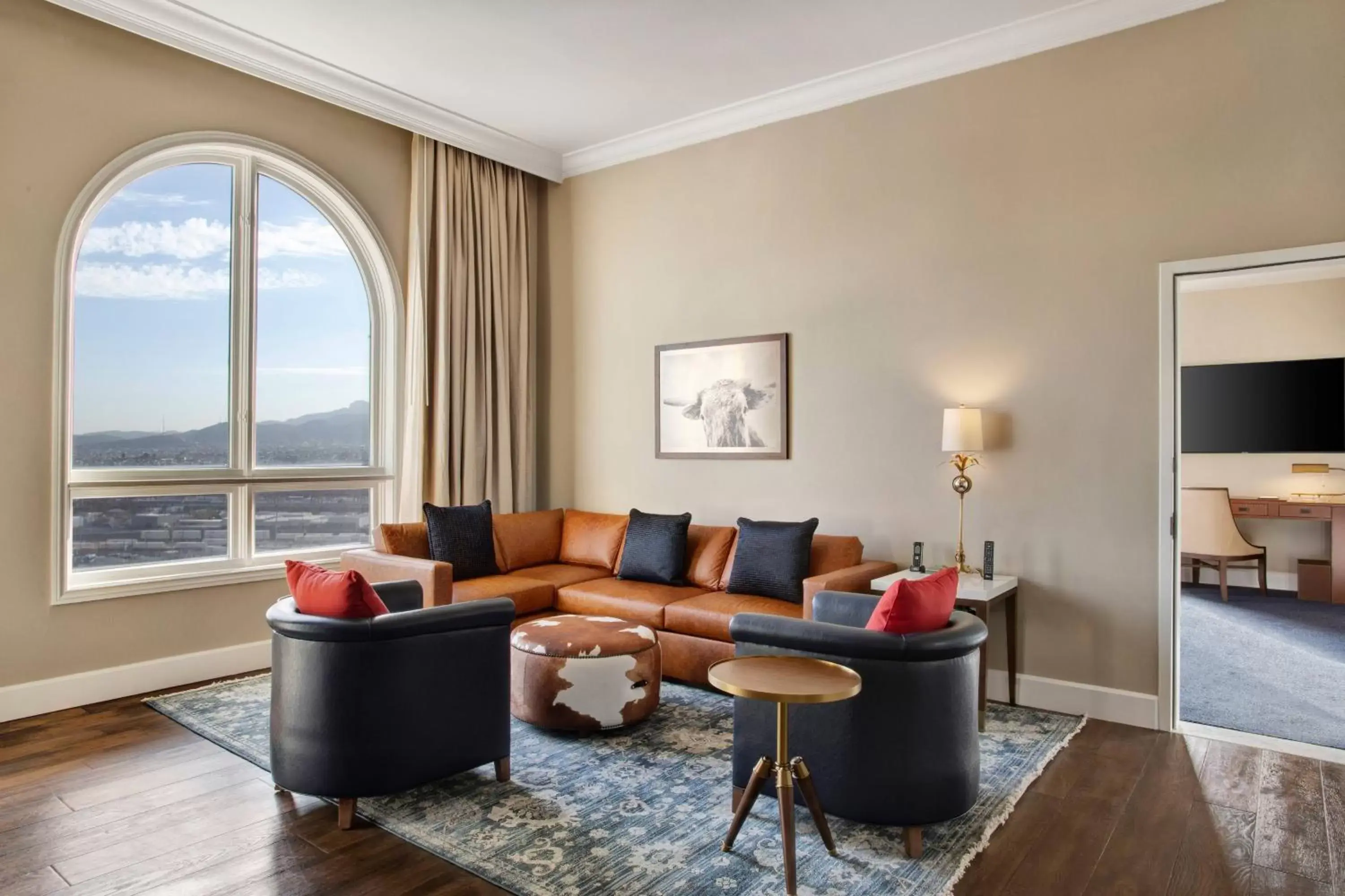 Living room, Seating Area in Hotel Paso Del Norte, Autograph Collection