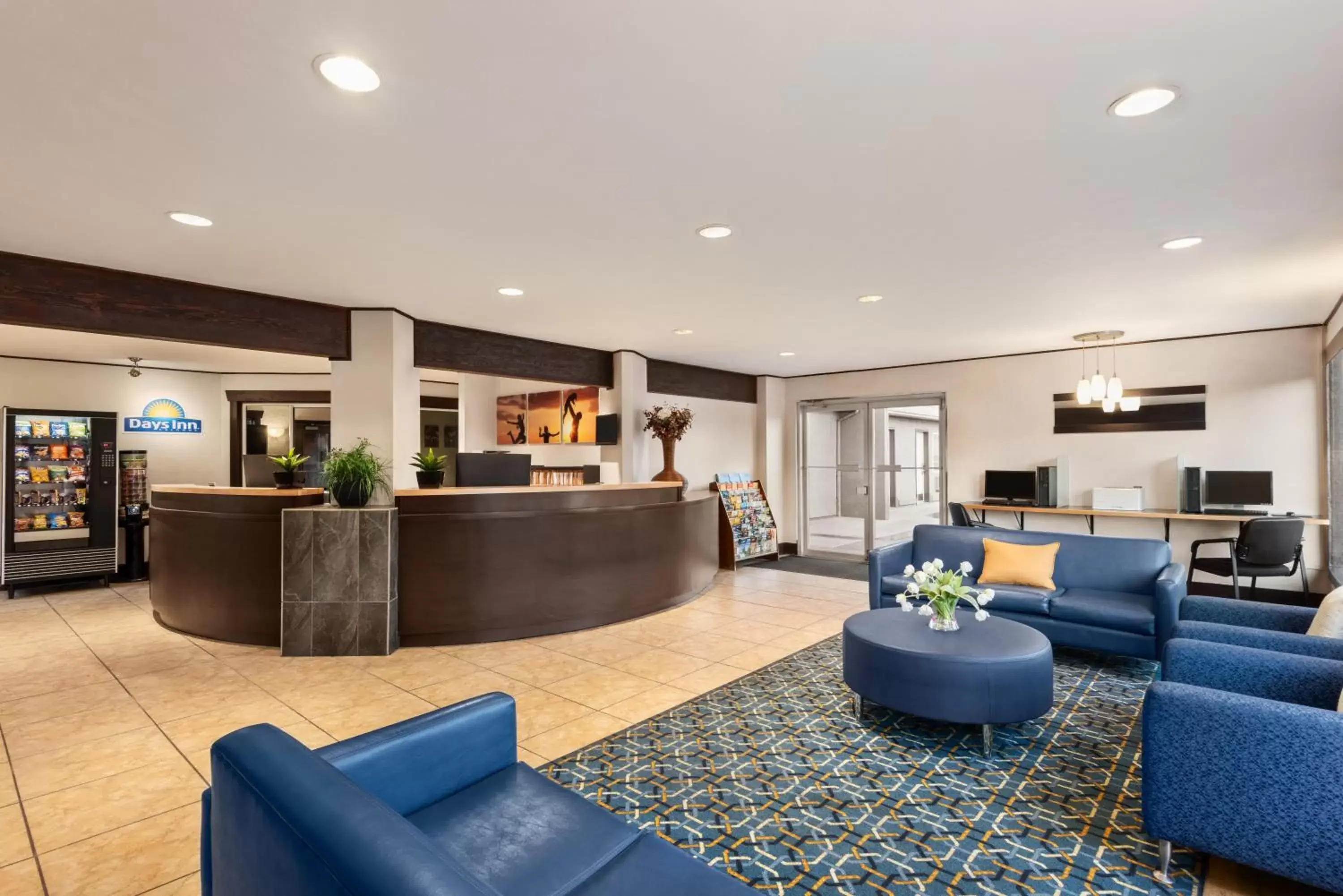 Lobby or reception, Lobby/Reception in Days Inn by Wyndham Kelowna