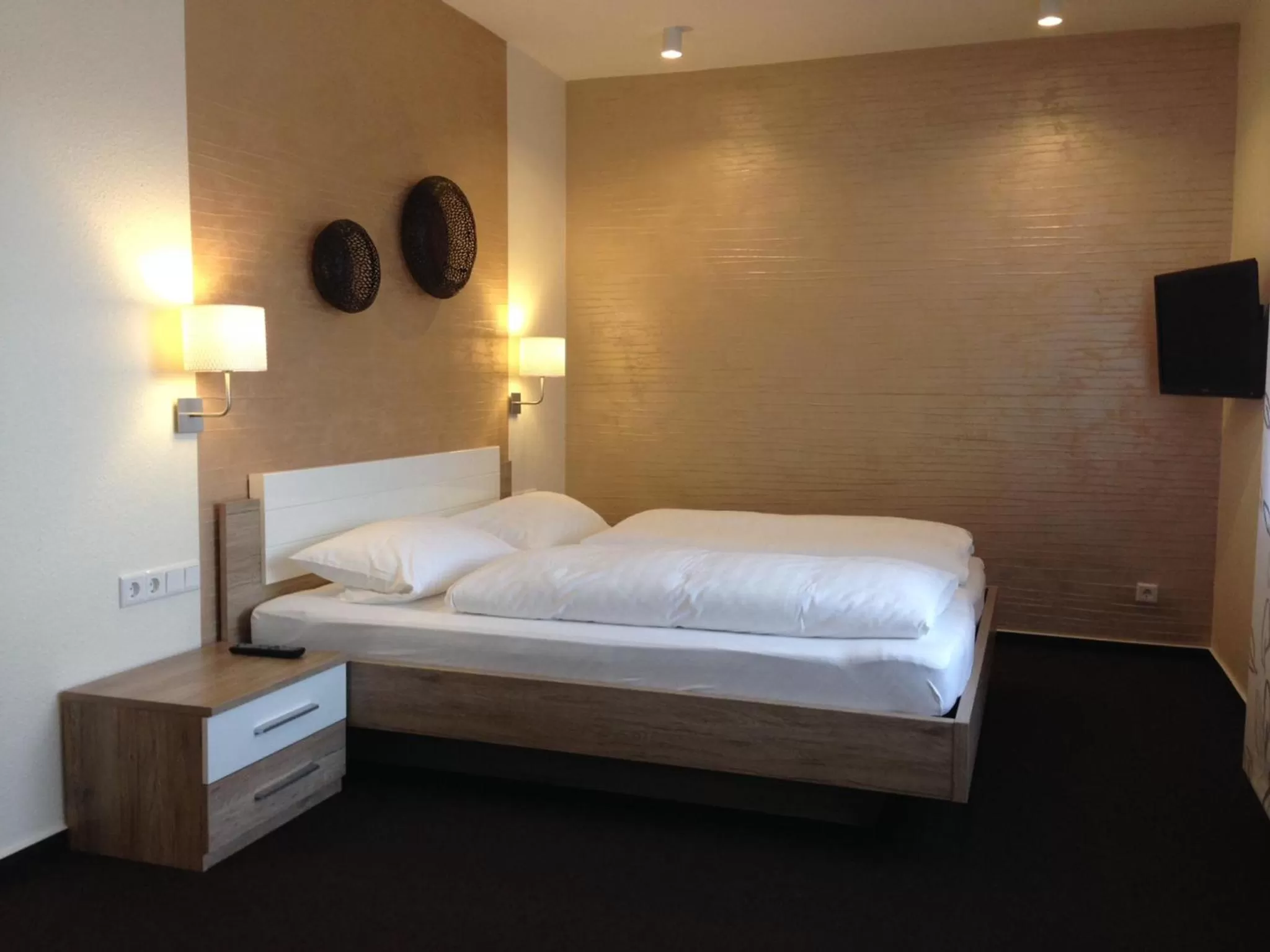 Photo of the whole room, Bed in Hotel van Lendt garni