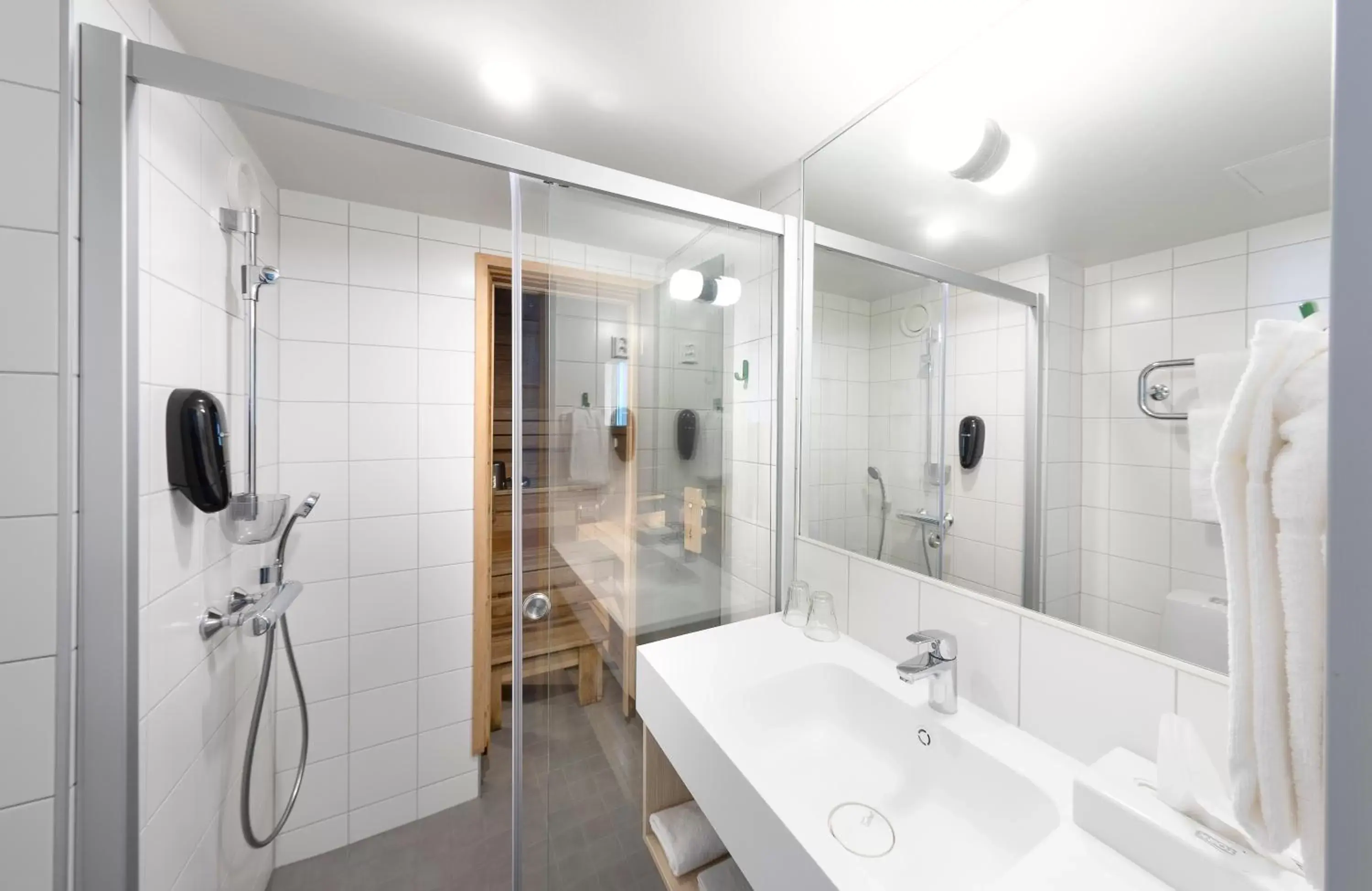 Shower in GreenStar Hotel Lahti Shower in GreenStar Hotel Lahti