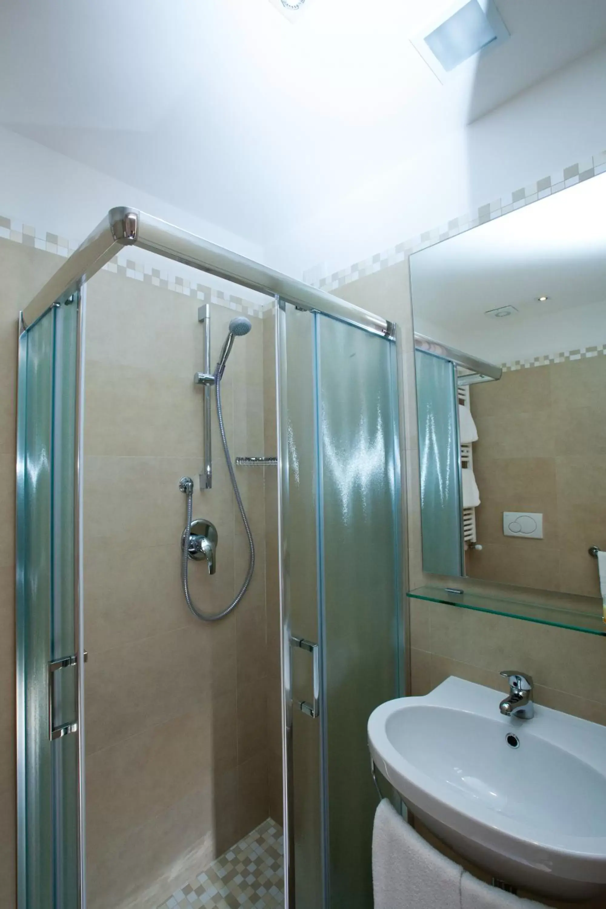 Shower, Bathroom in Hotel Ristorante Cesare