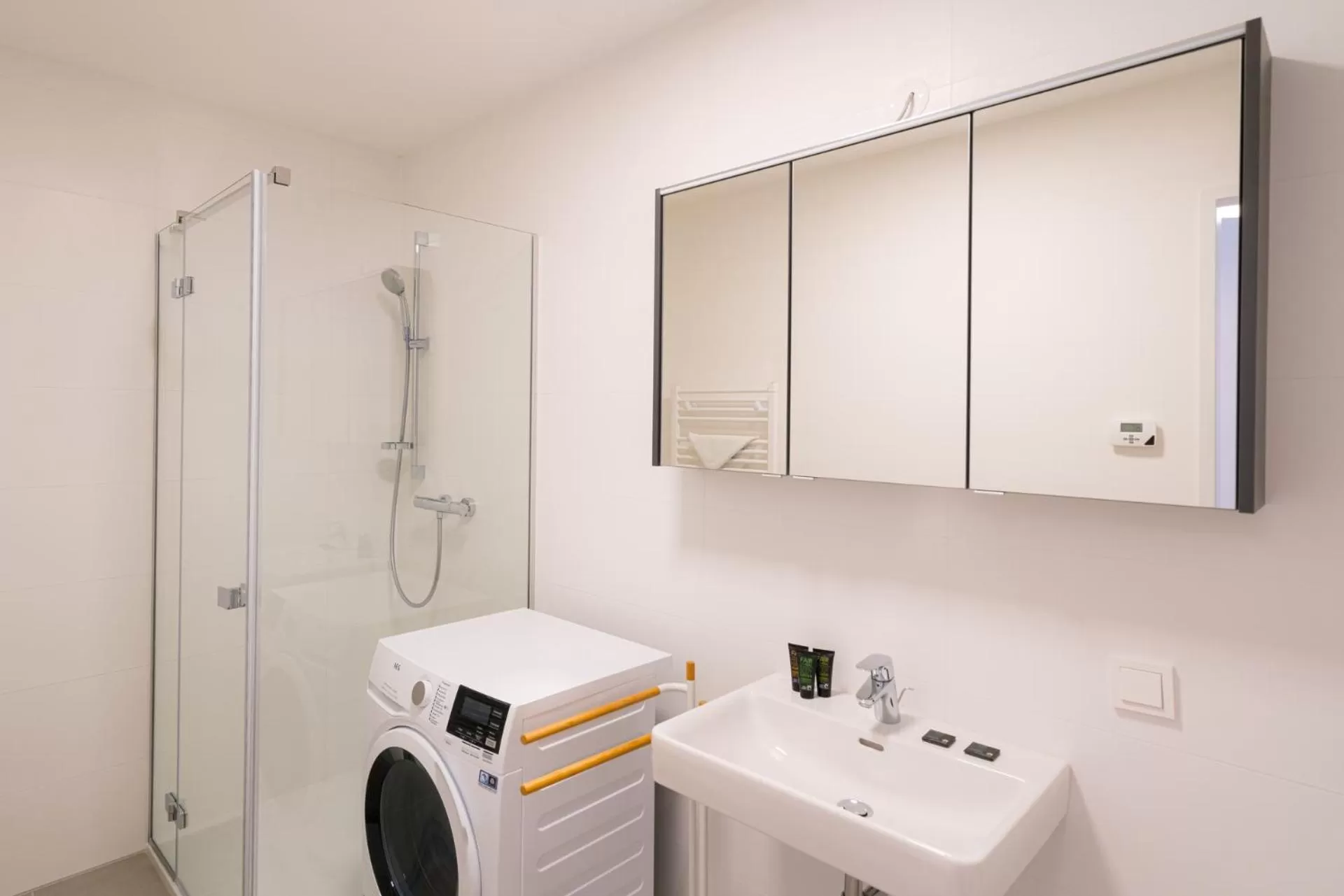 Bathroom in Vienna Residence, Marina Tower - Danube