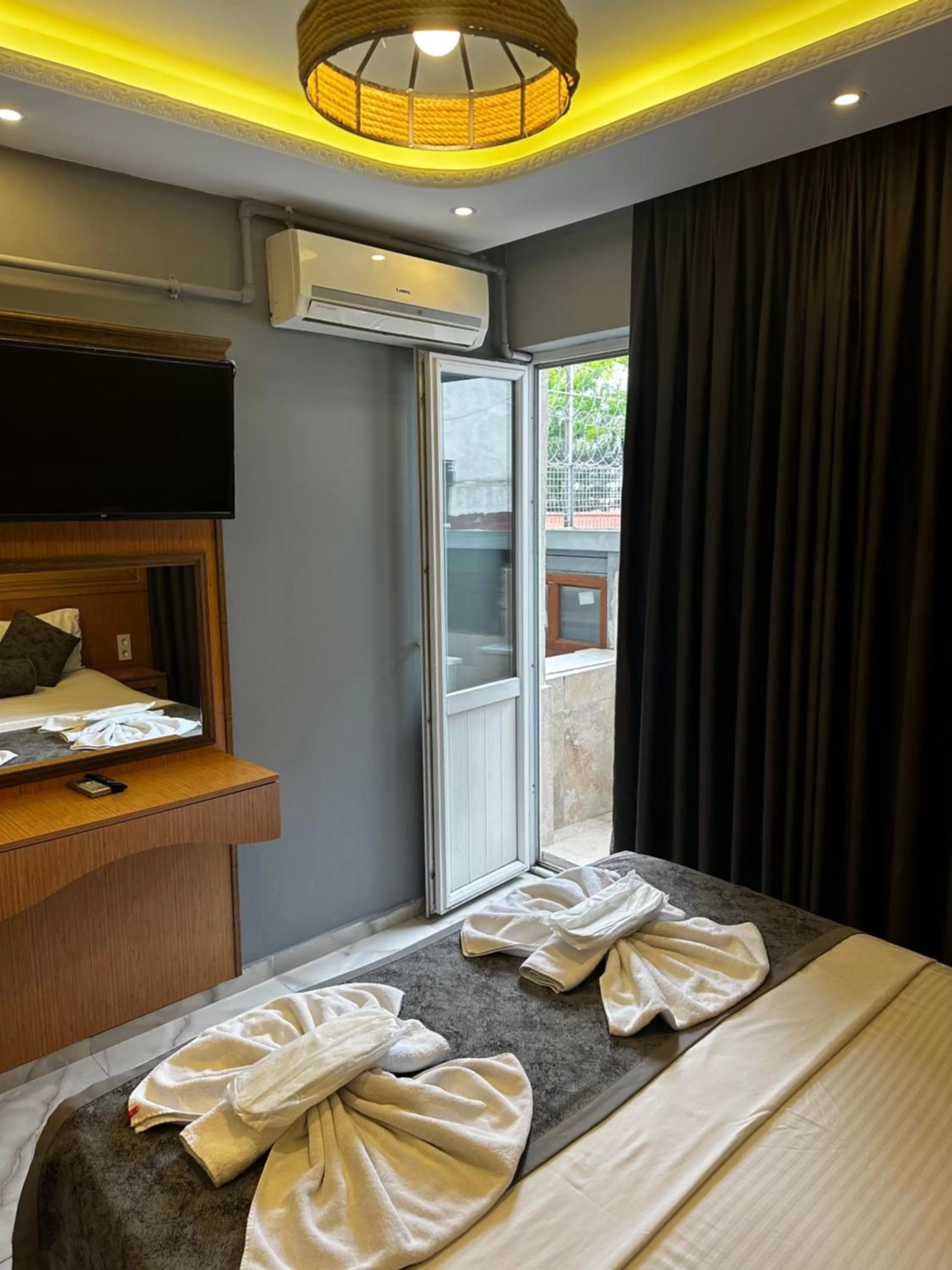 Bedroom, Bed in Arat Apartments