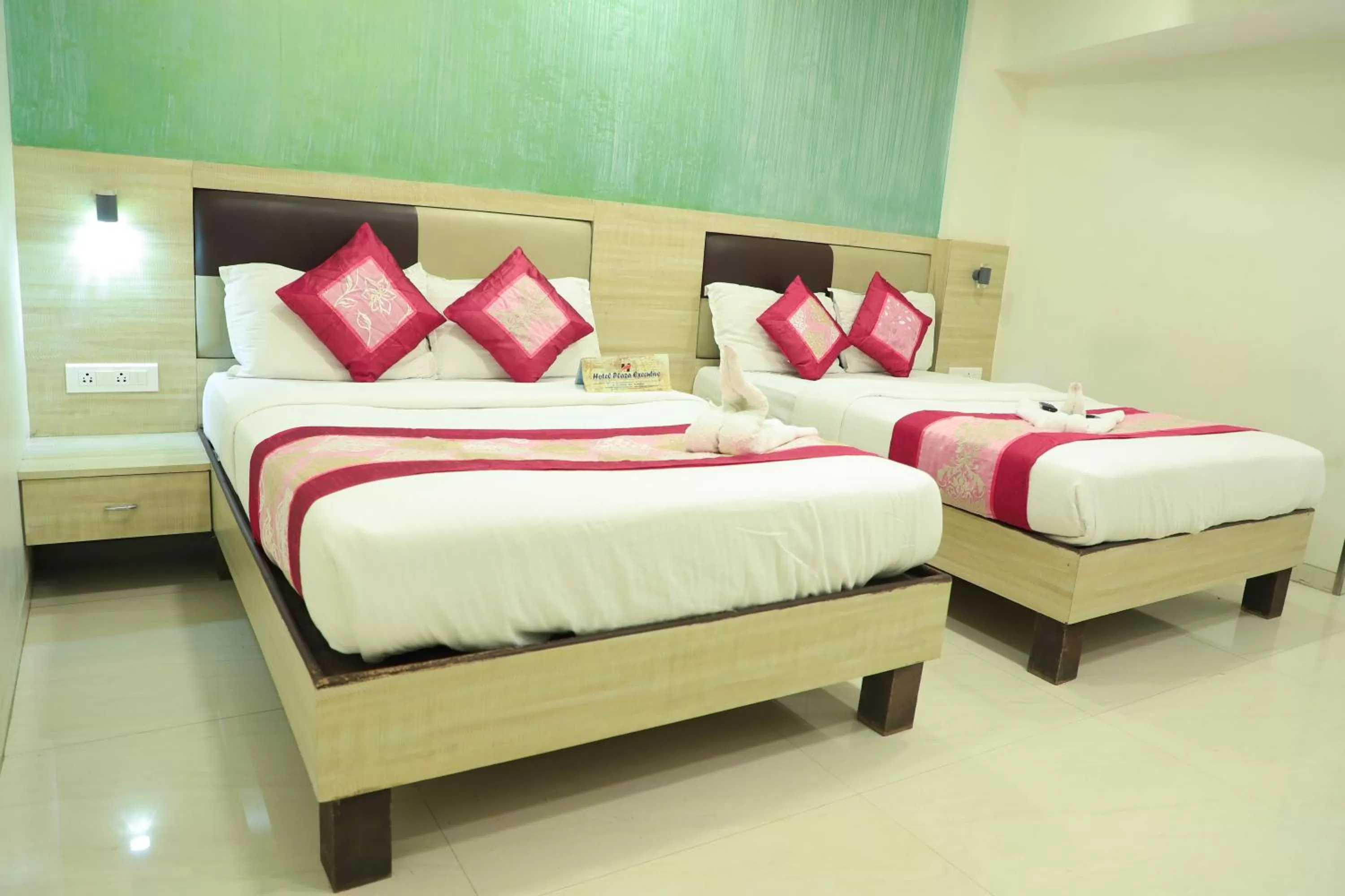 Bed in Hotel Plaza Executive - near BKC