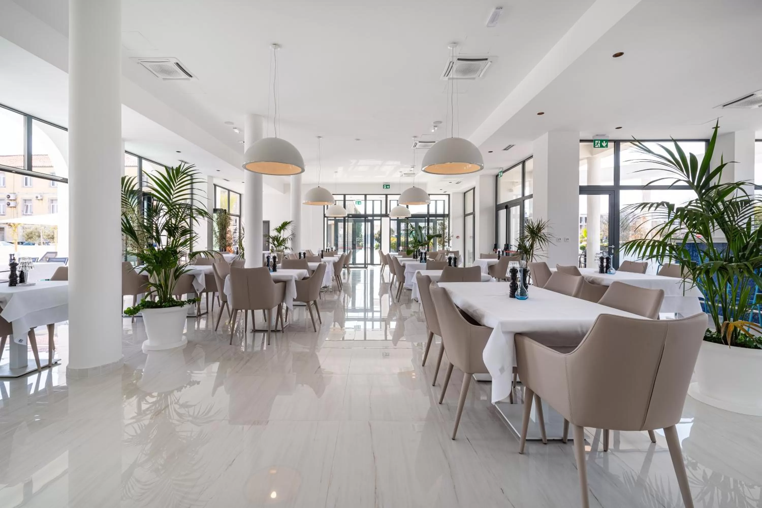 Restaurant/places to eat in Miramare Hotel