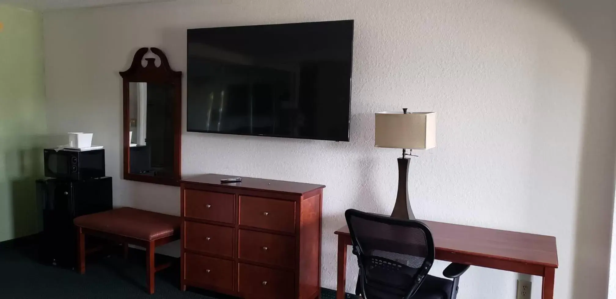 TV/Entertainment Center in Garden inn & suites pine Mountain