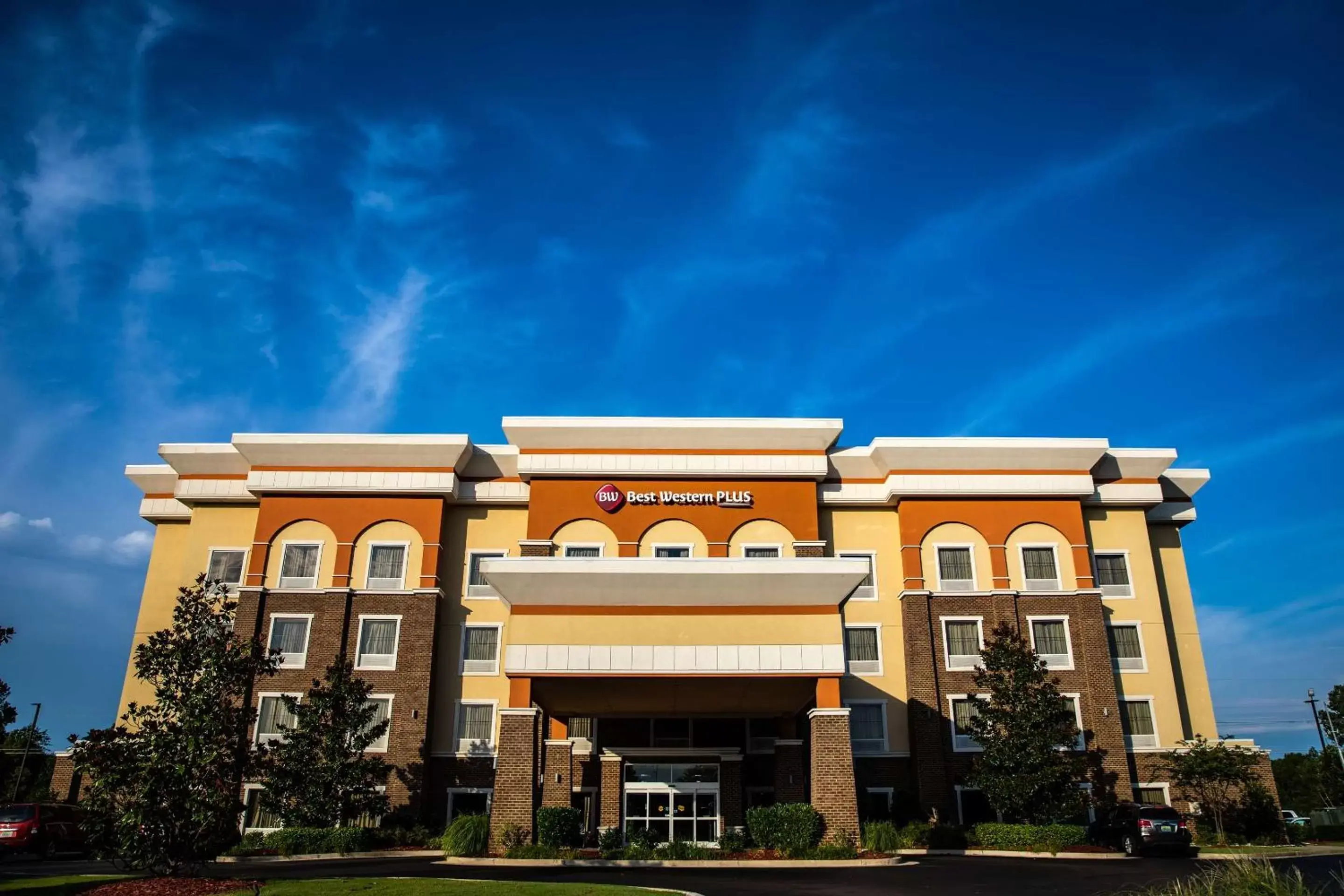 Property Building in Best Western Plus Goodman Inn & Suites