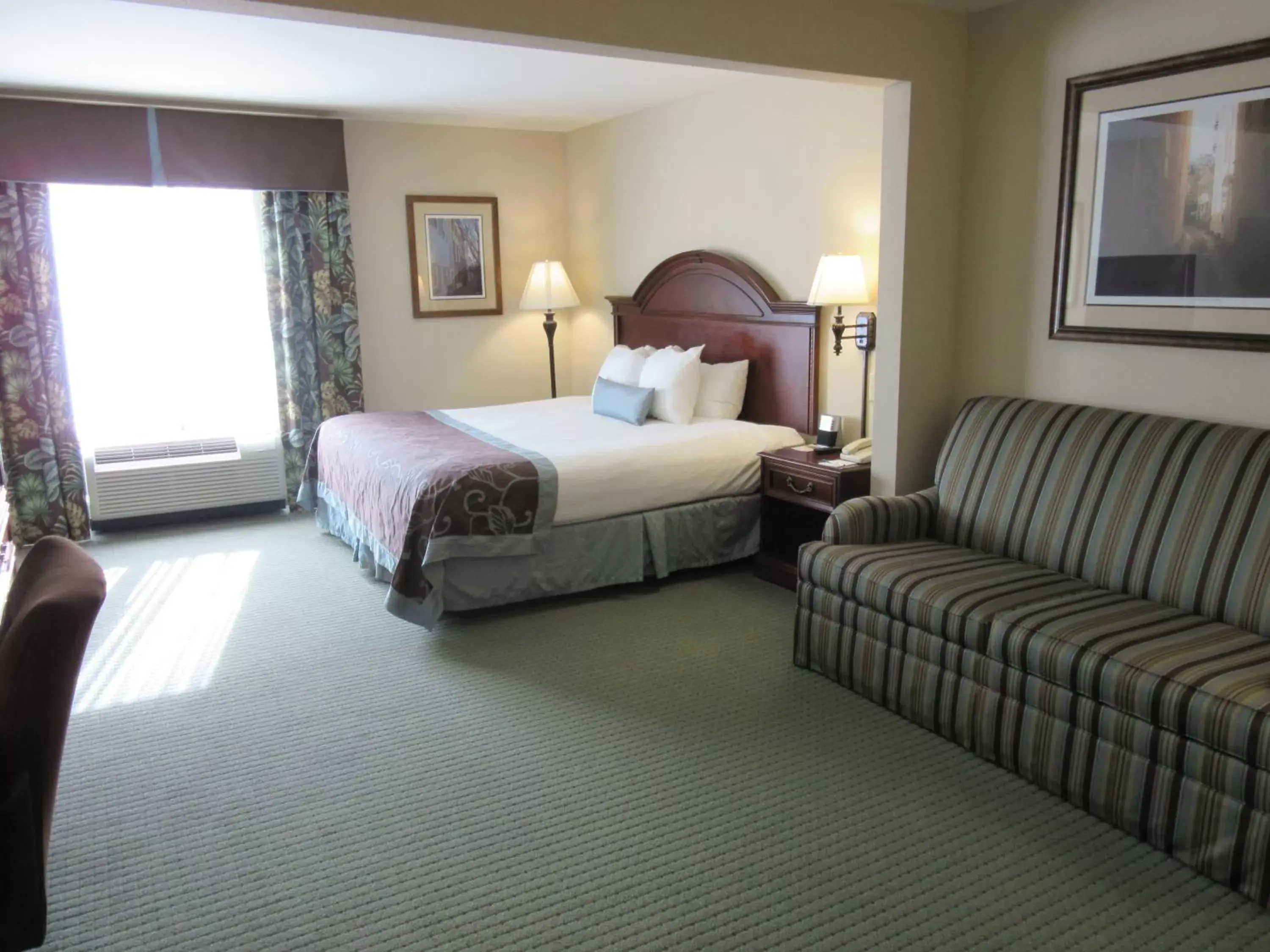 Bedroom, Bed in Wingate by Wyndham Charleston Southern University