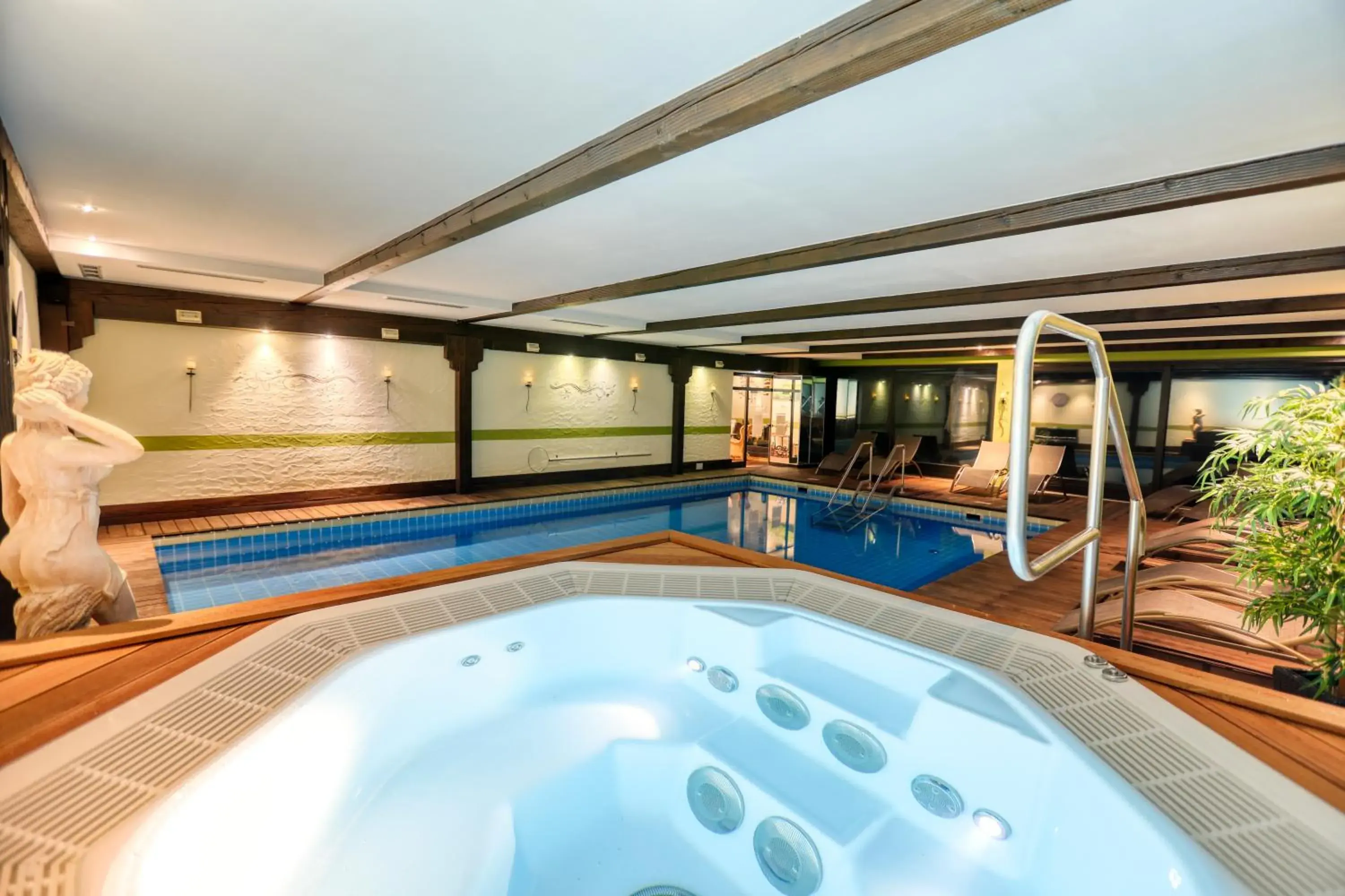 Swimming Pool in Hotel Gut Schmelmerhof