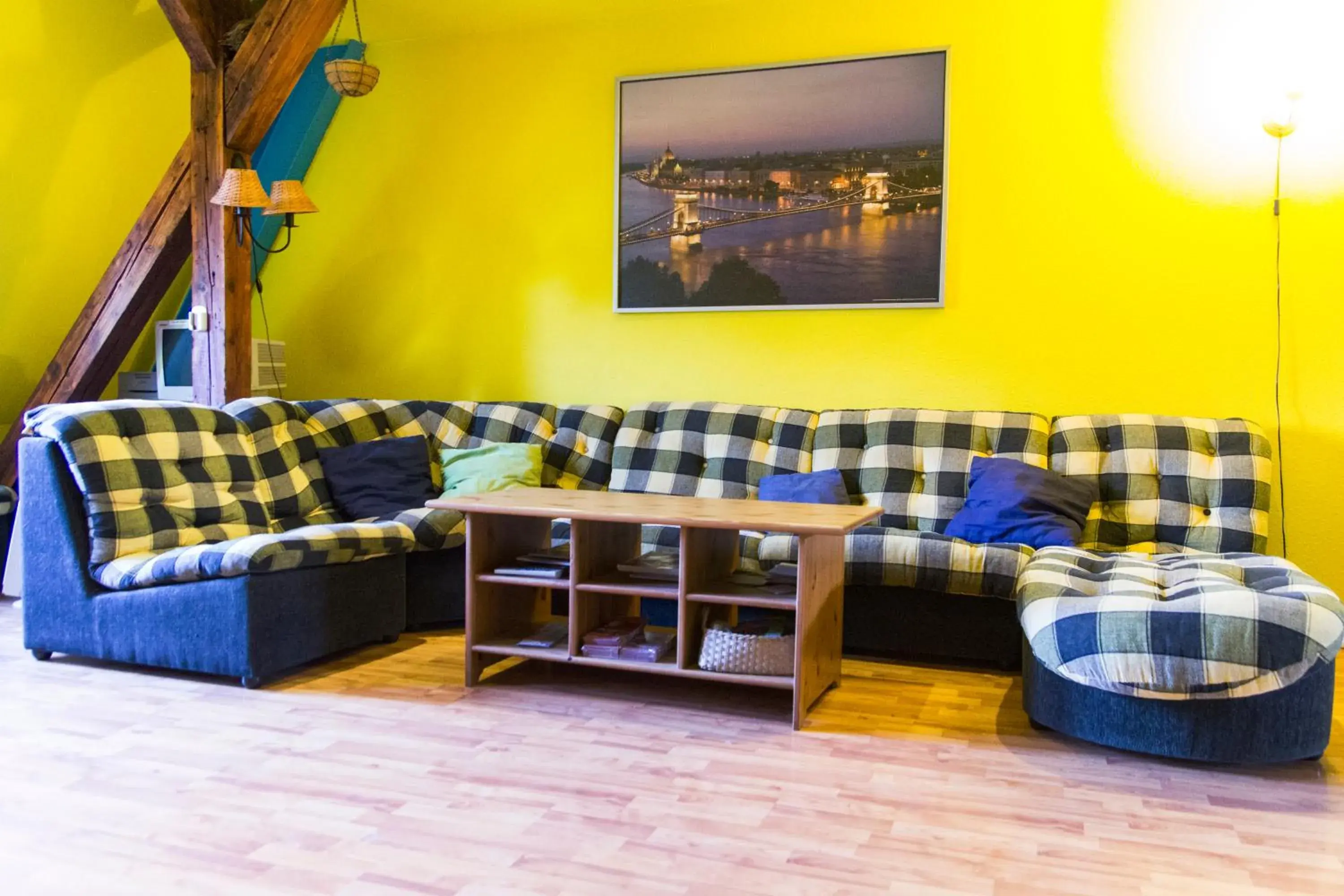 Communal lounge/ TV room, Seating Area in 7x24 Central Hostel