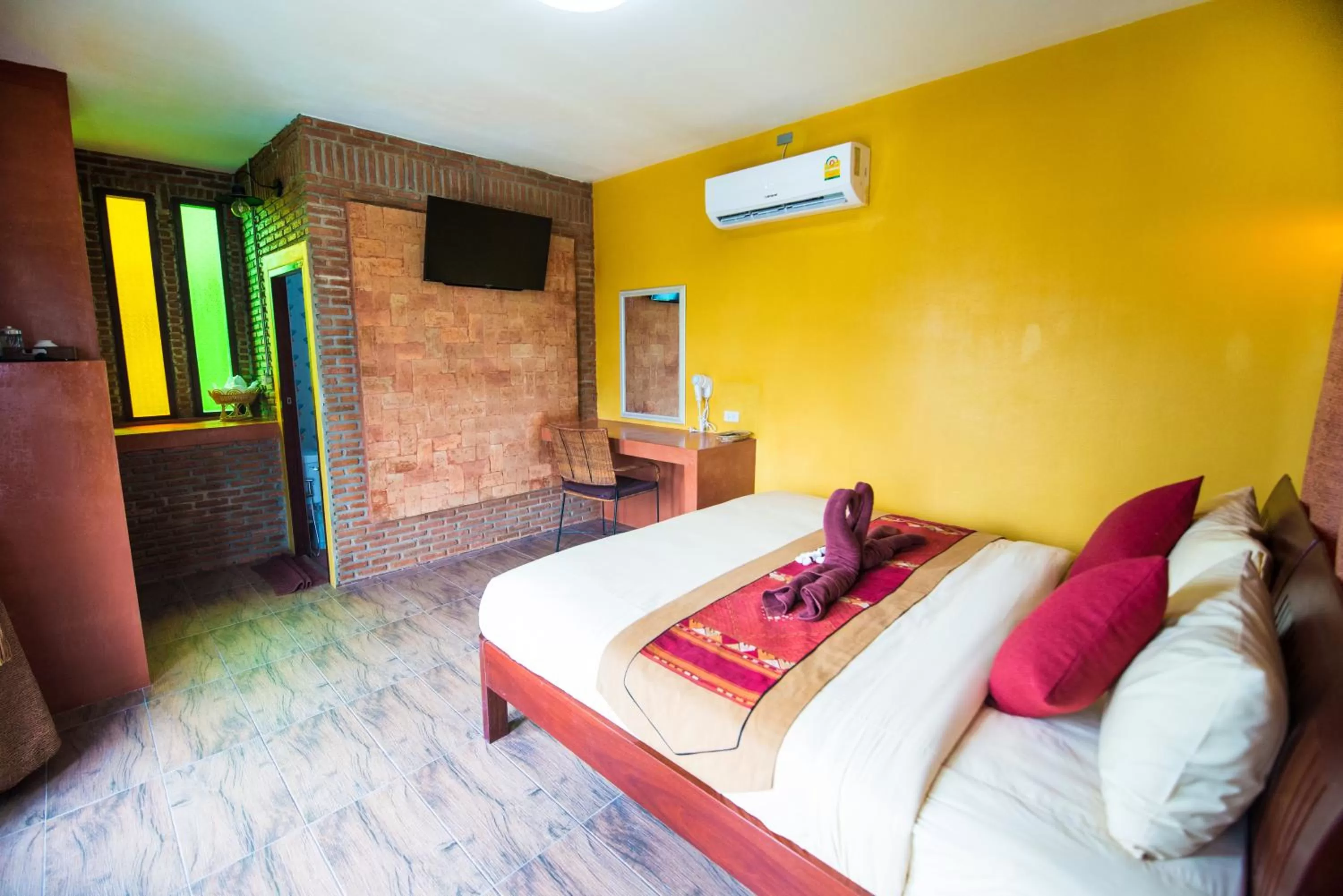 Photo of the whole room, Bed in Pongphen Guesthouse - SHA Plus Certified